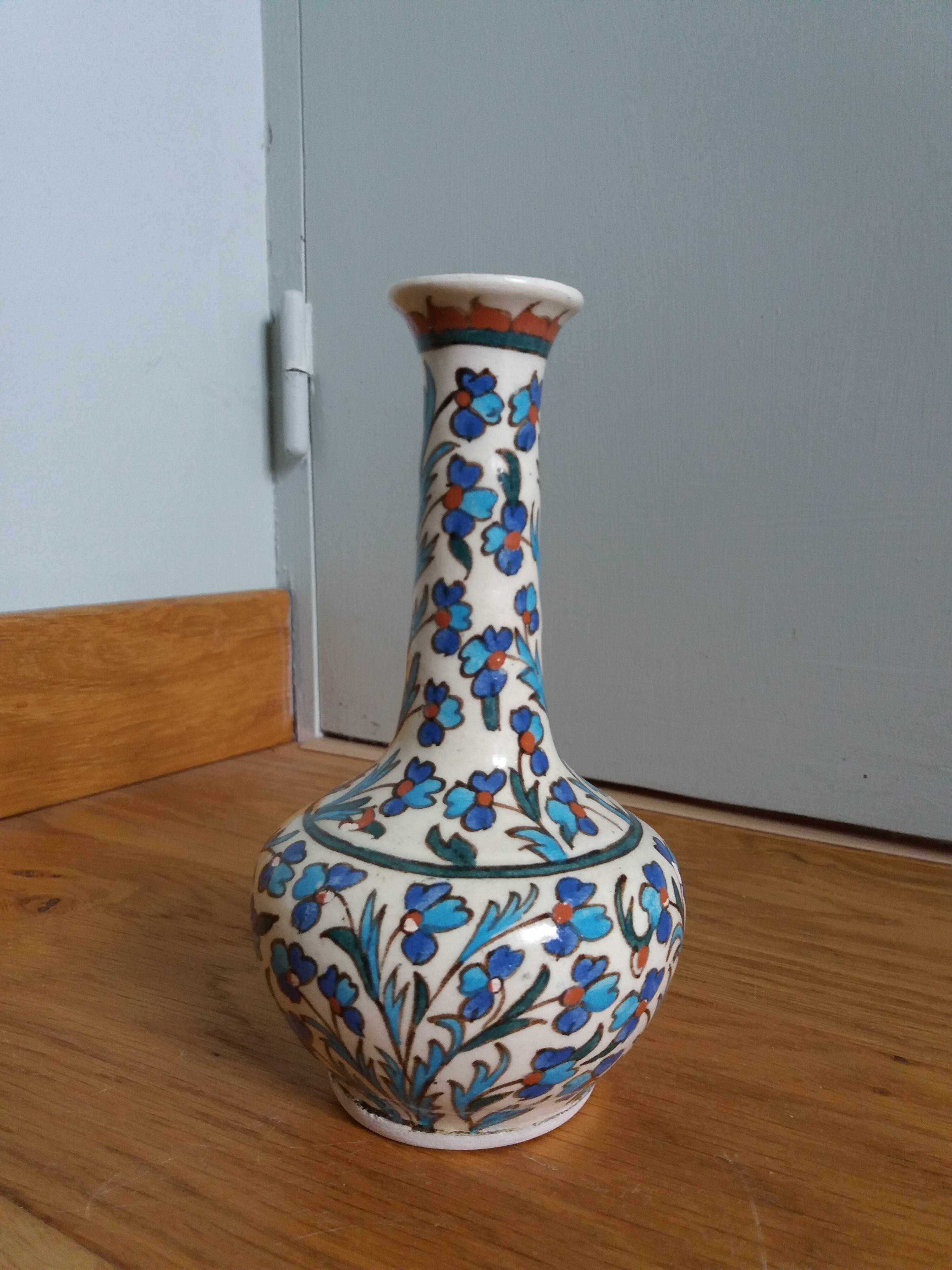 Vase soliflore décor peint Iznik Turquie