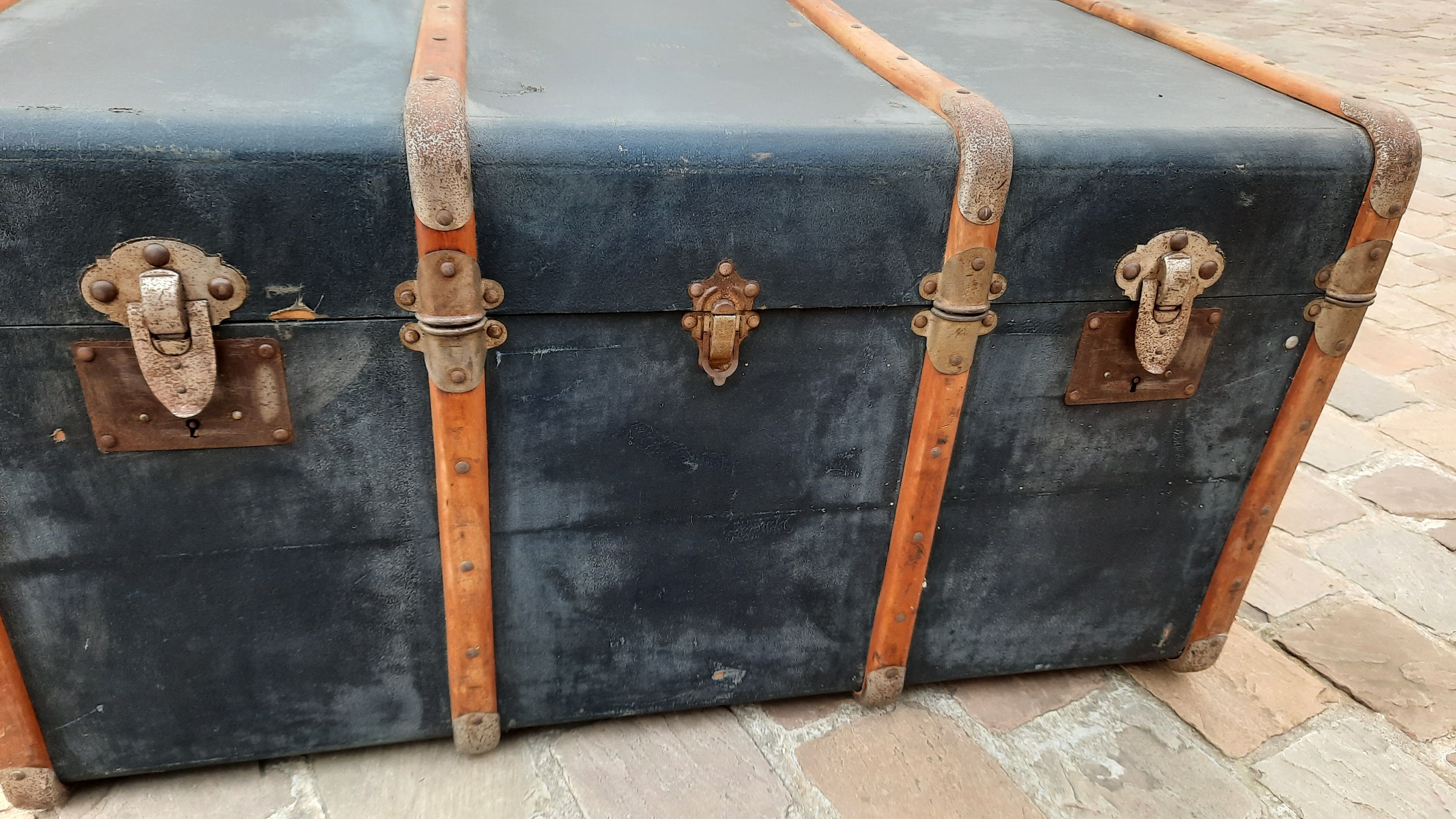 Travel trunk 1930