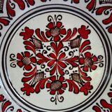 Grande assiette murale en céramique signée Korond, Hongrie