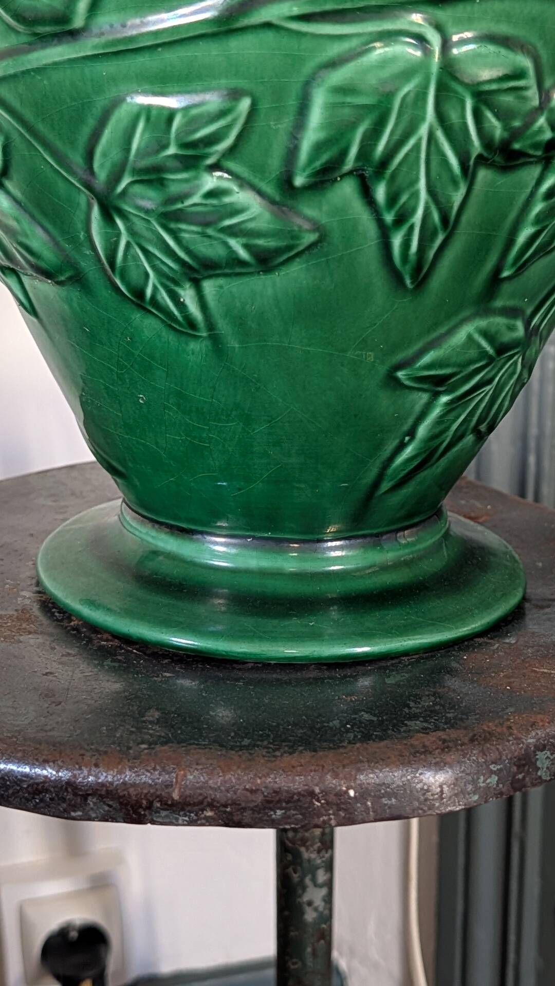 Green ceramic lamp with ivy decoration 70-80