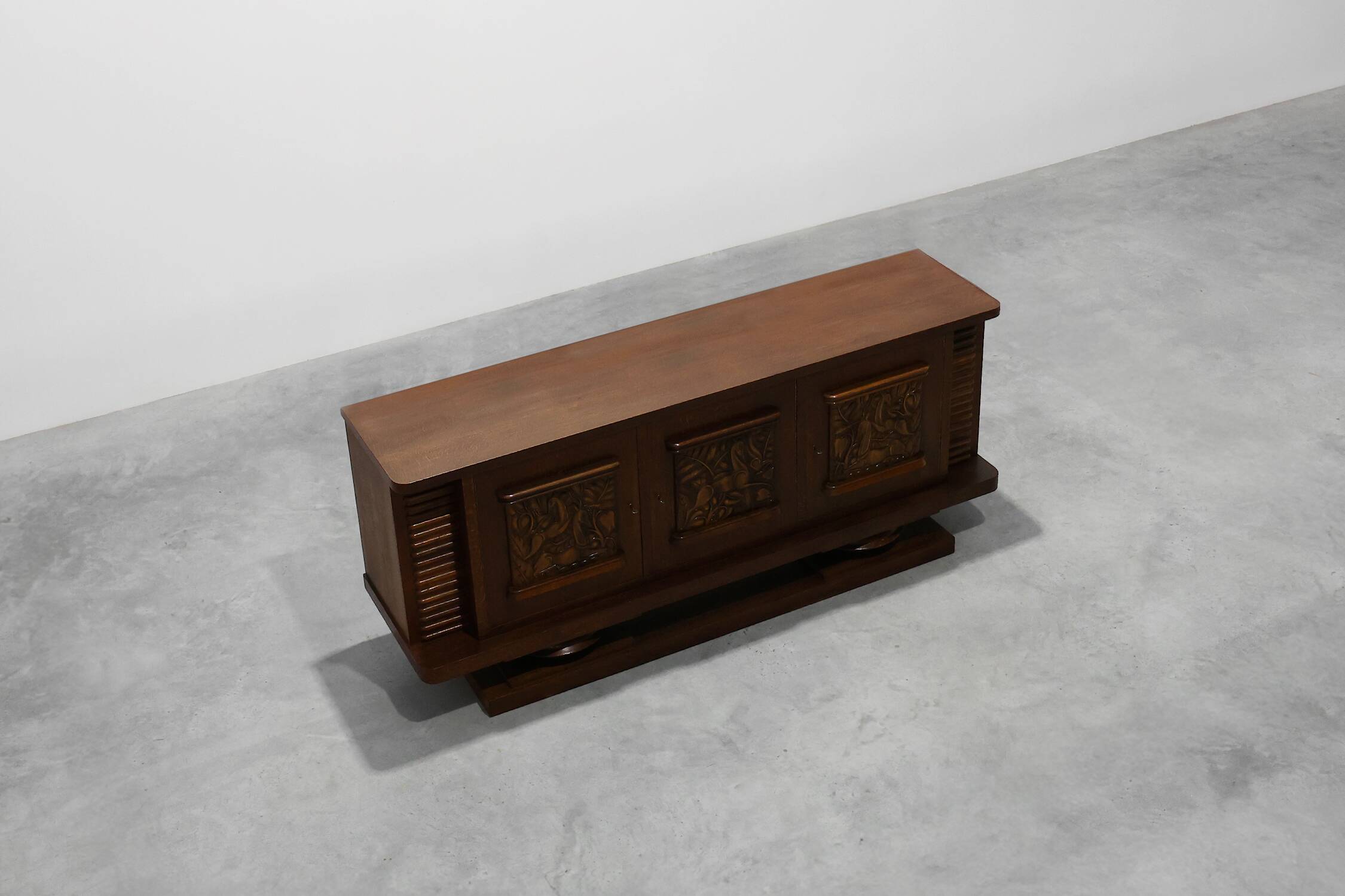 Buffet en chêne français Art Déco de Jacques Klein, 1925