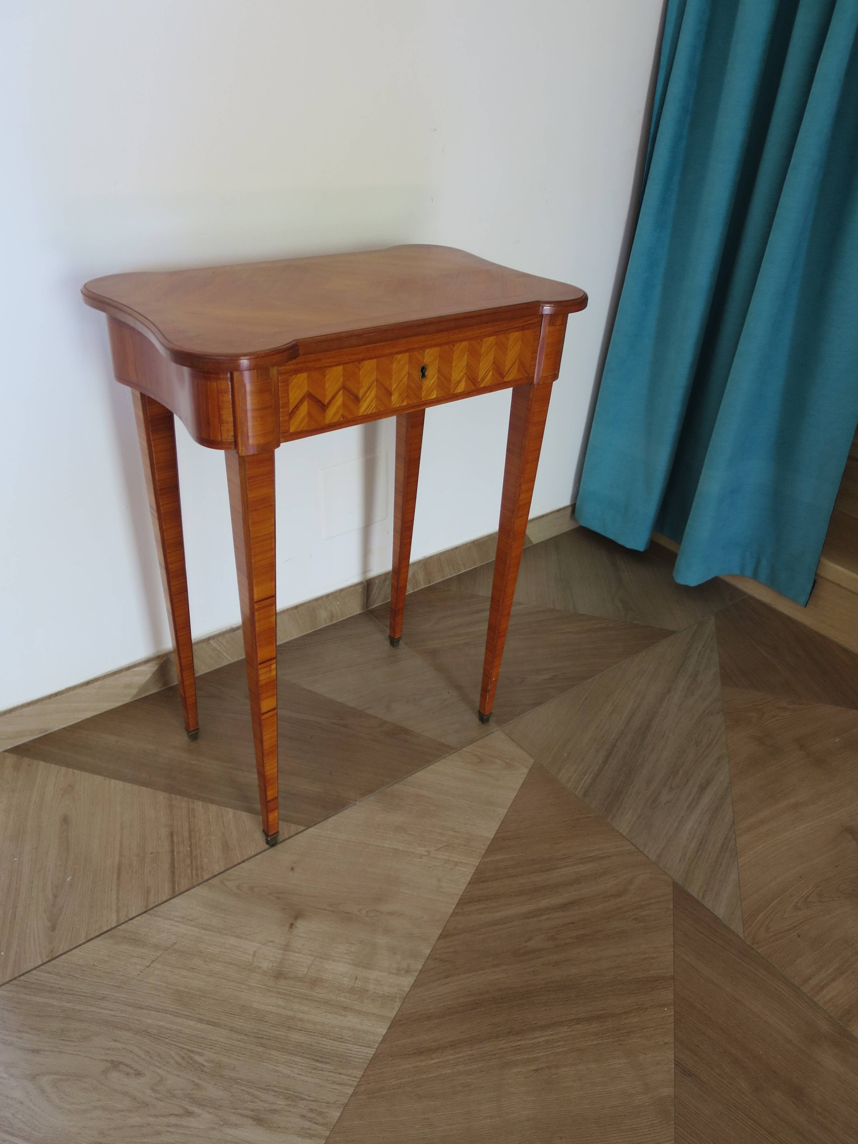 Console Louis XVI-Table d'appoint-Marqueterie-pieds sabots-années 80-Tiroir