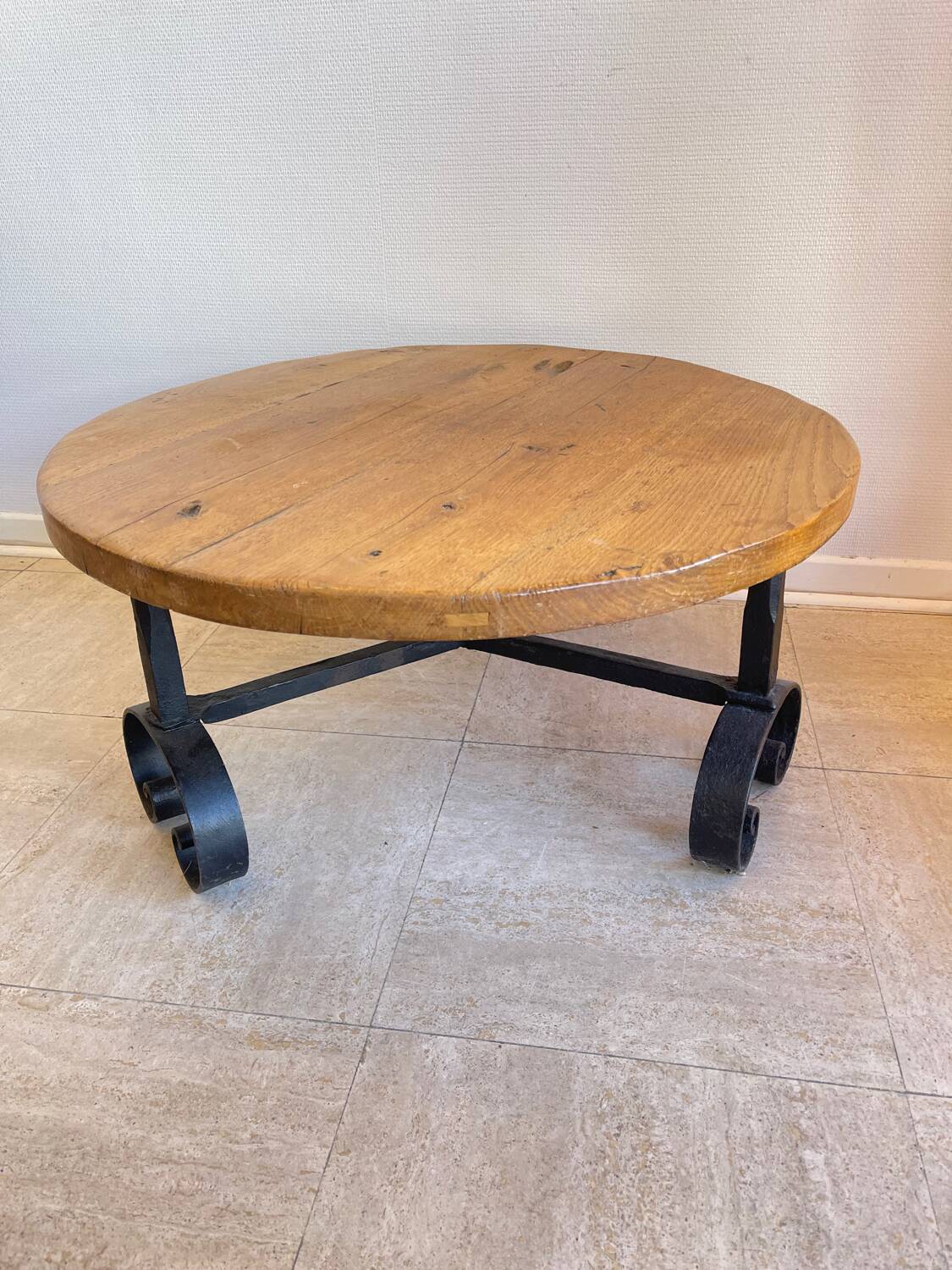 Round coffee table in wood and wrought iron – Rustic 1970s style