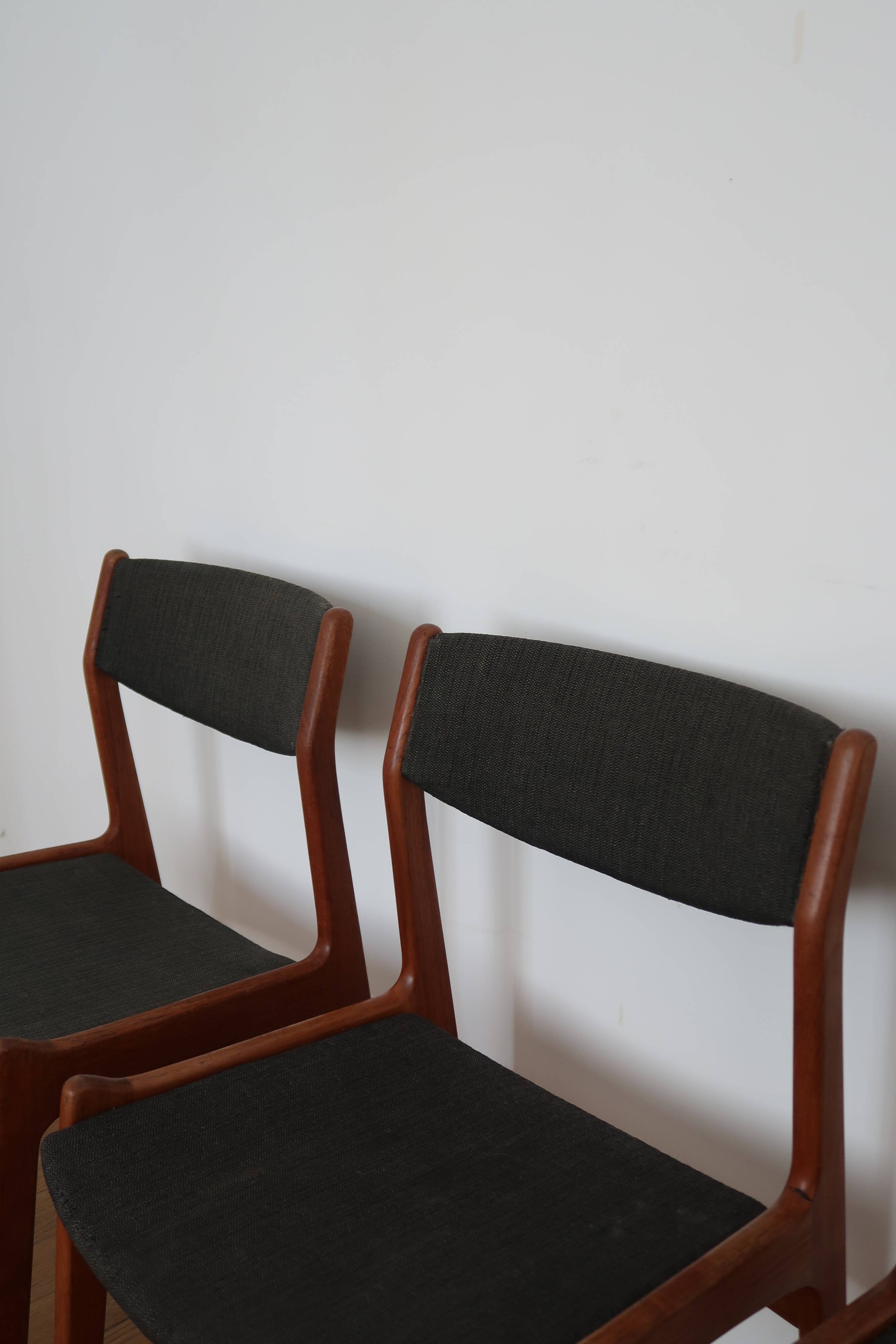 4 chaises vertes danoises estampillées