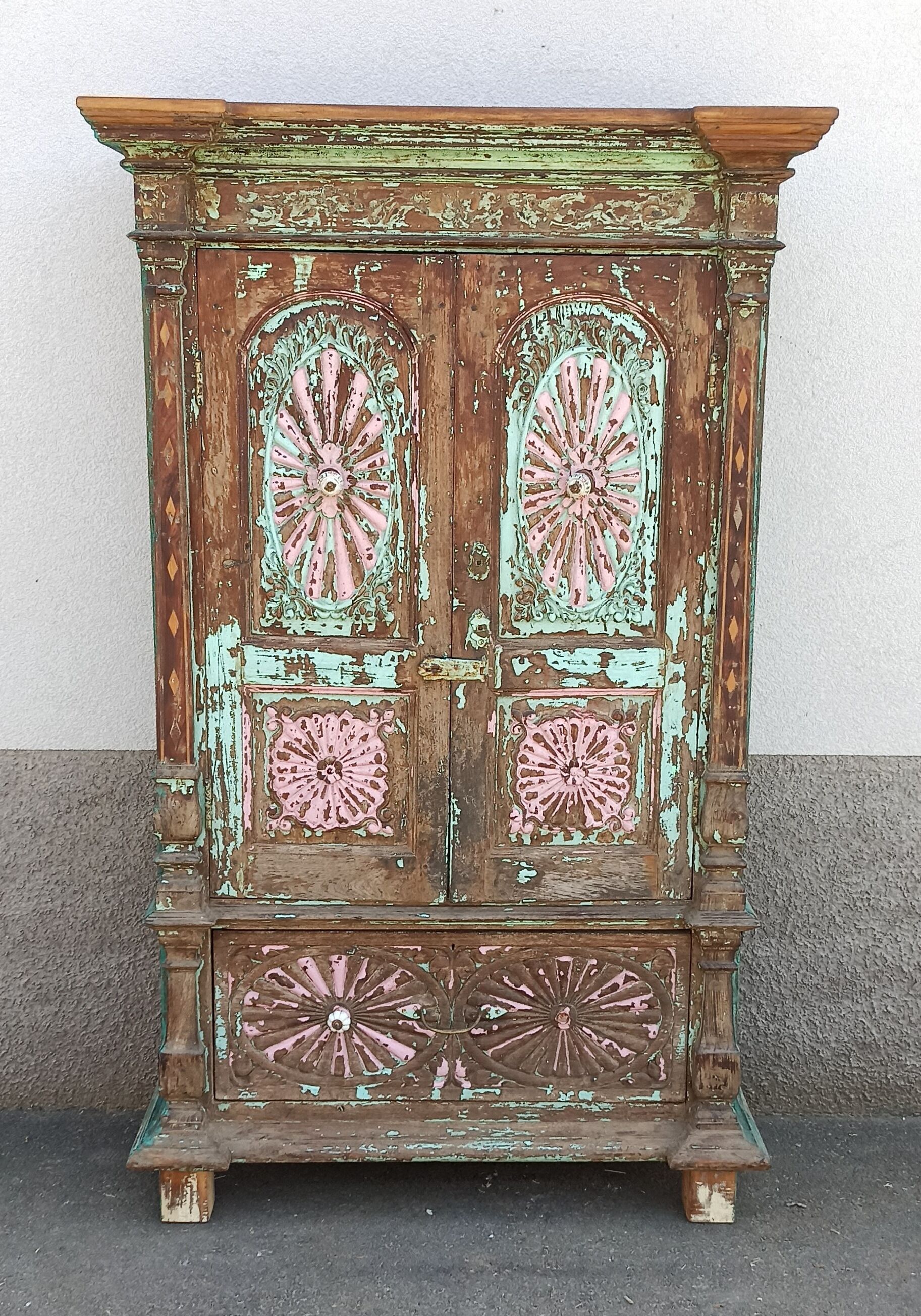 Old wooden cabinet - 2 doors and 1 drawer