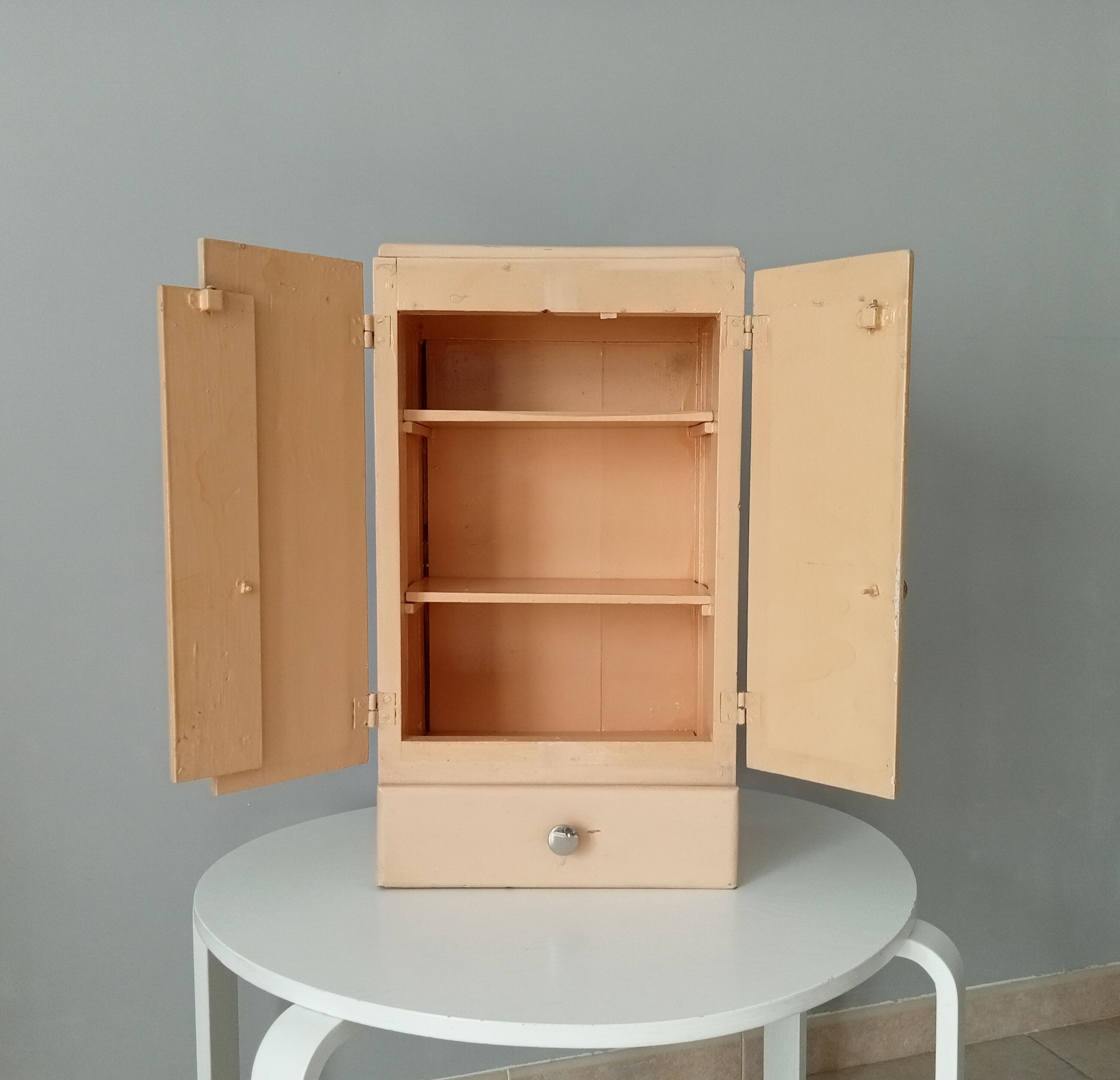 Medicine cabinet 50s