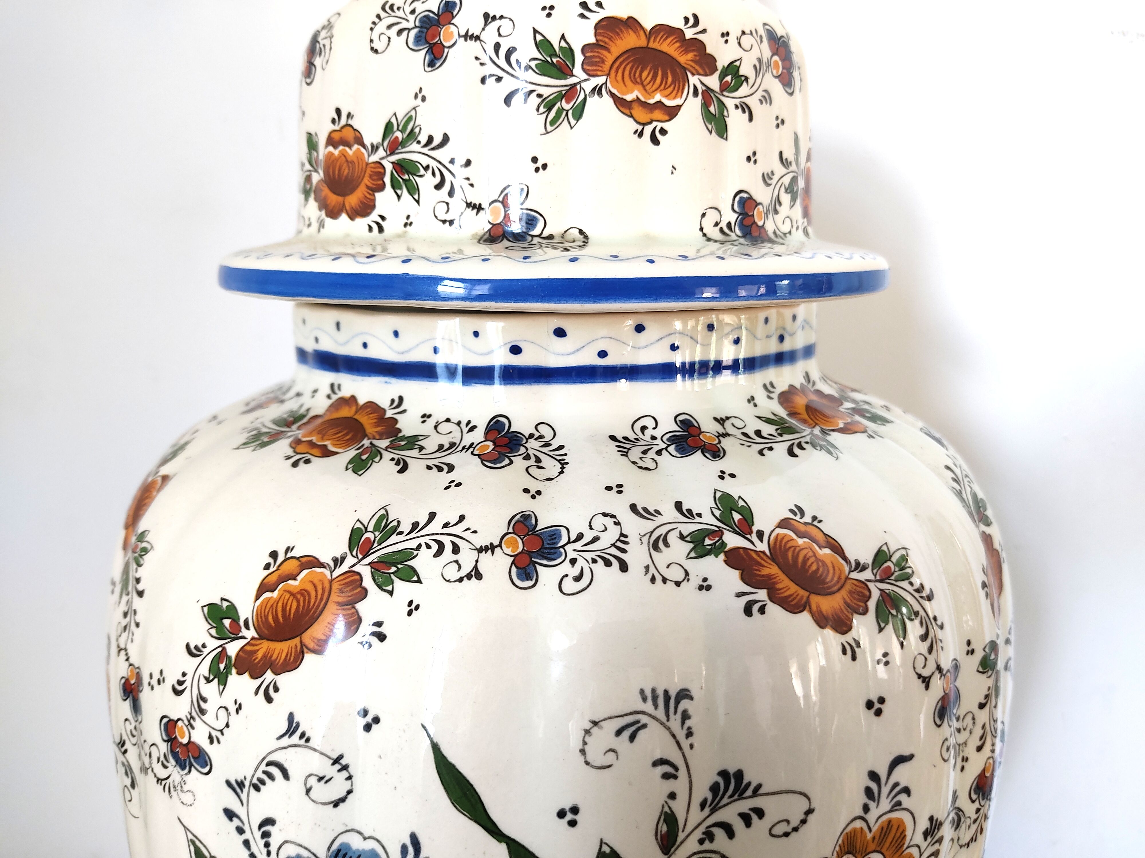 Vase potiche fleurie faïence Hubert Bequet