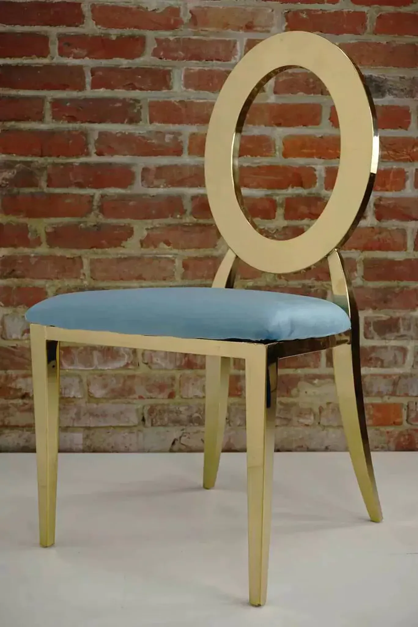 Chaise doré et assise velours turquoise