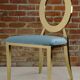 Chaise doré et assise velours turquoise
