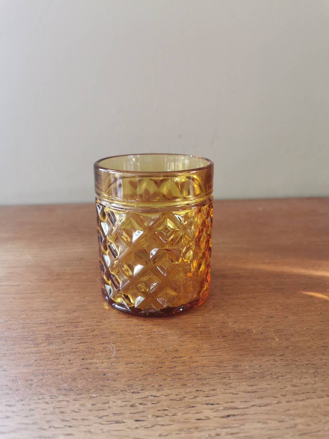 Set of 8 vintage whiskey glasses yellow glass