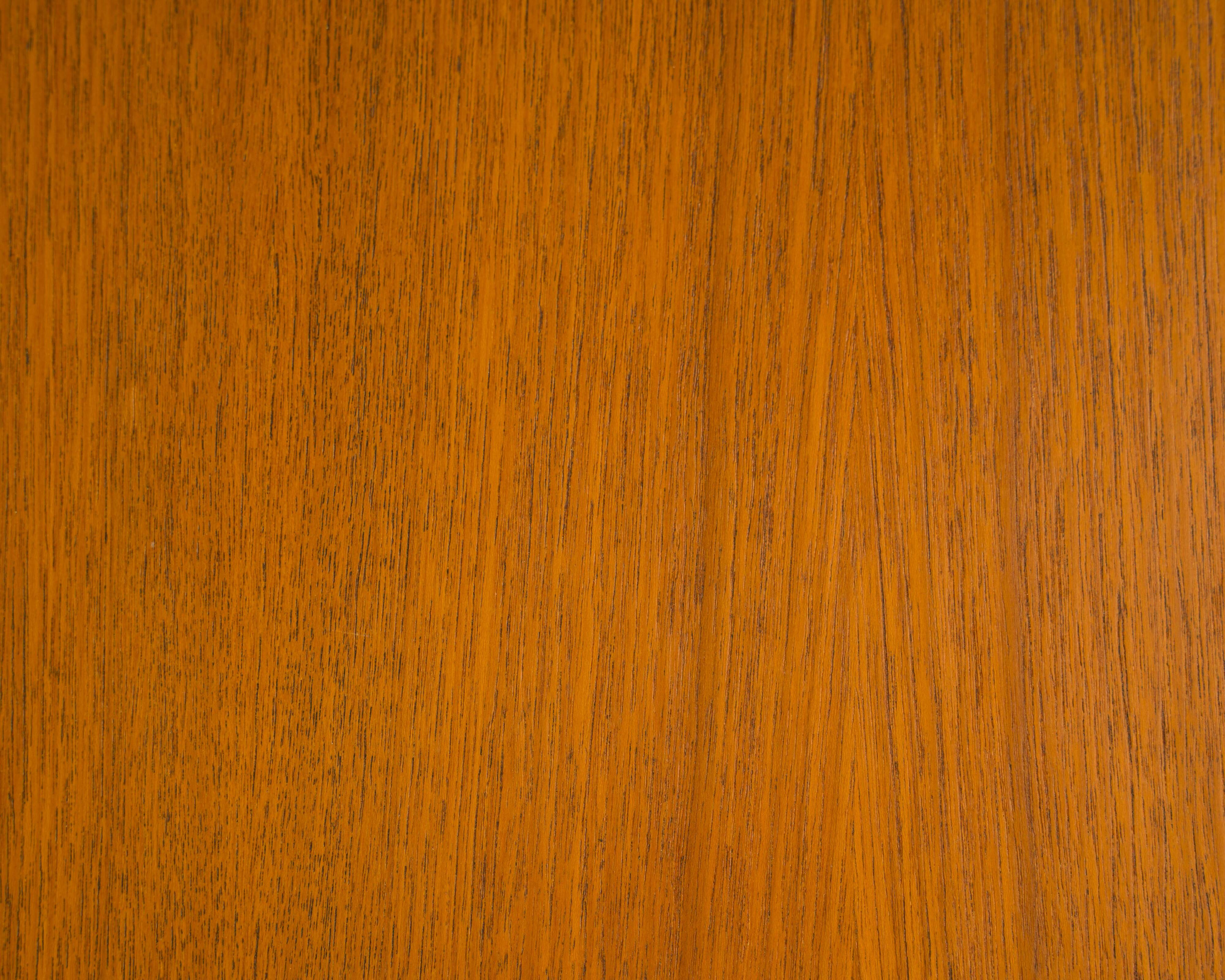 Buffet haut/Highboard en bois de teck avec portes rainurées,
