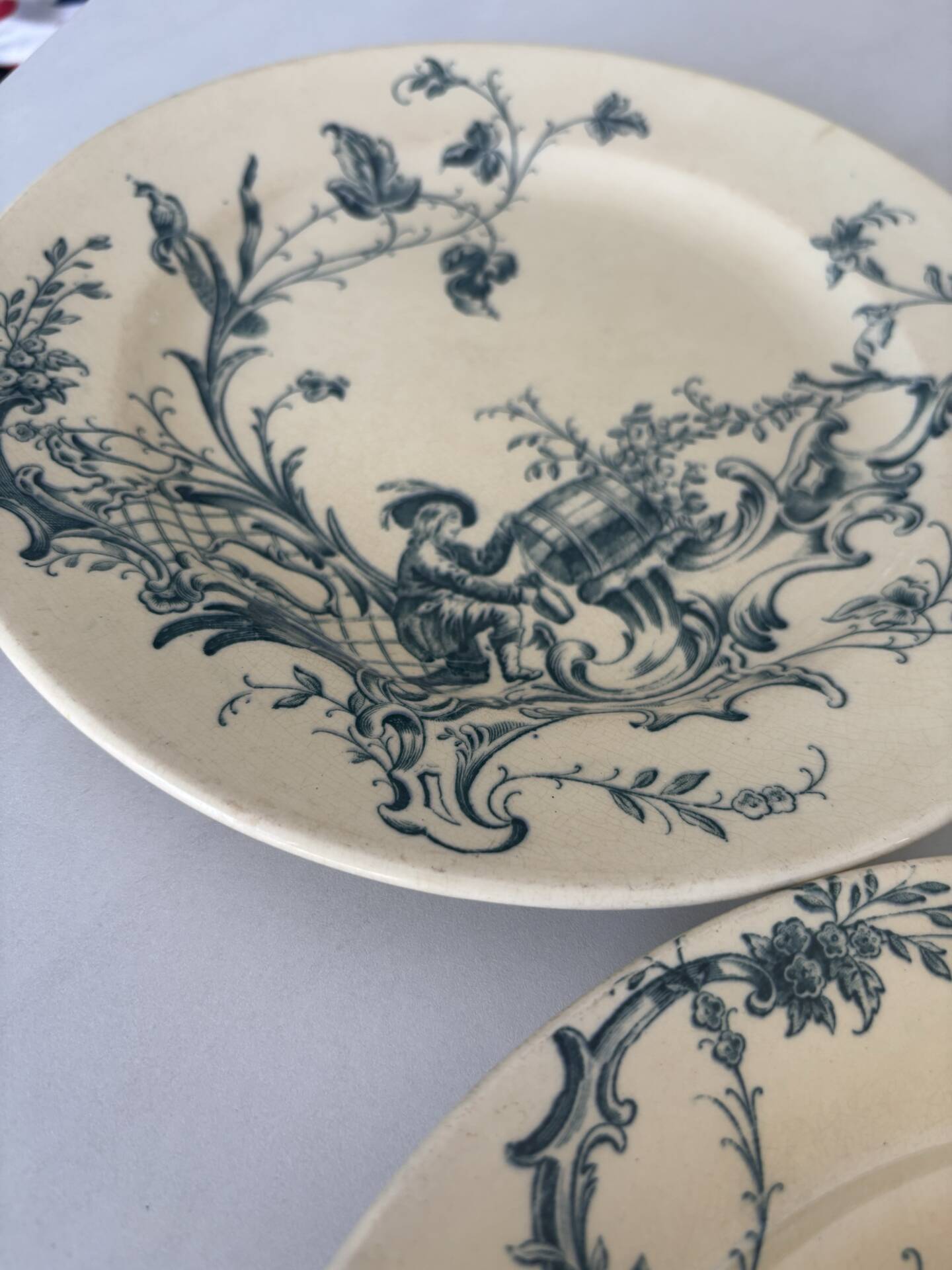 Lot of 3 flat plates, ironstone, Jules Vieillard, model St Buveurs B.