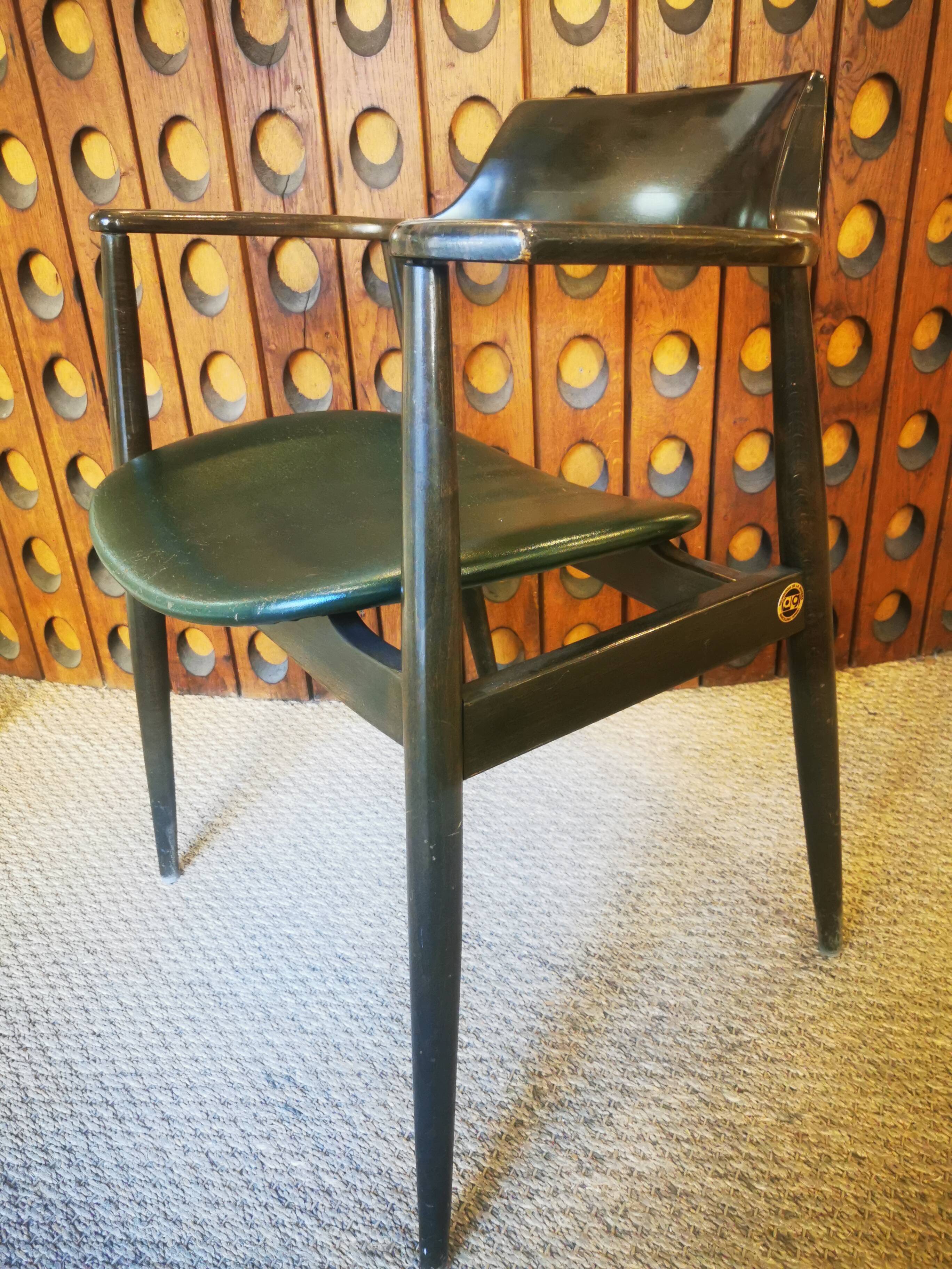 Suite of 4 design chairs by ag barcelona