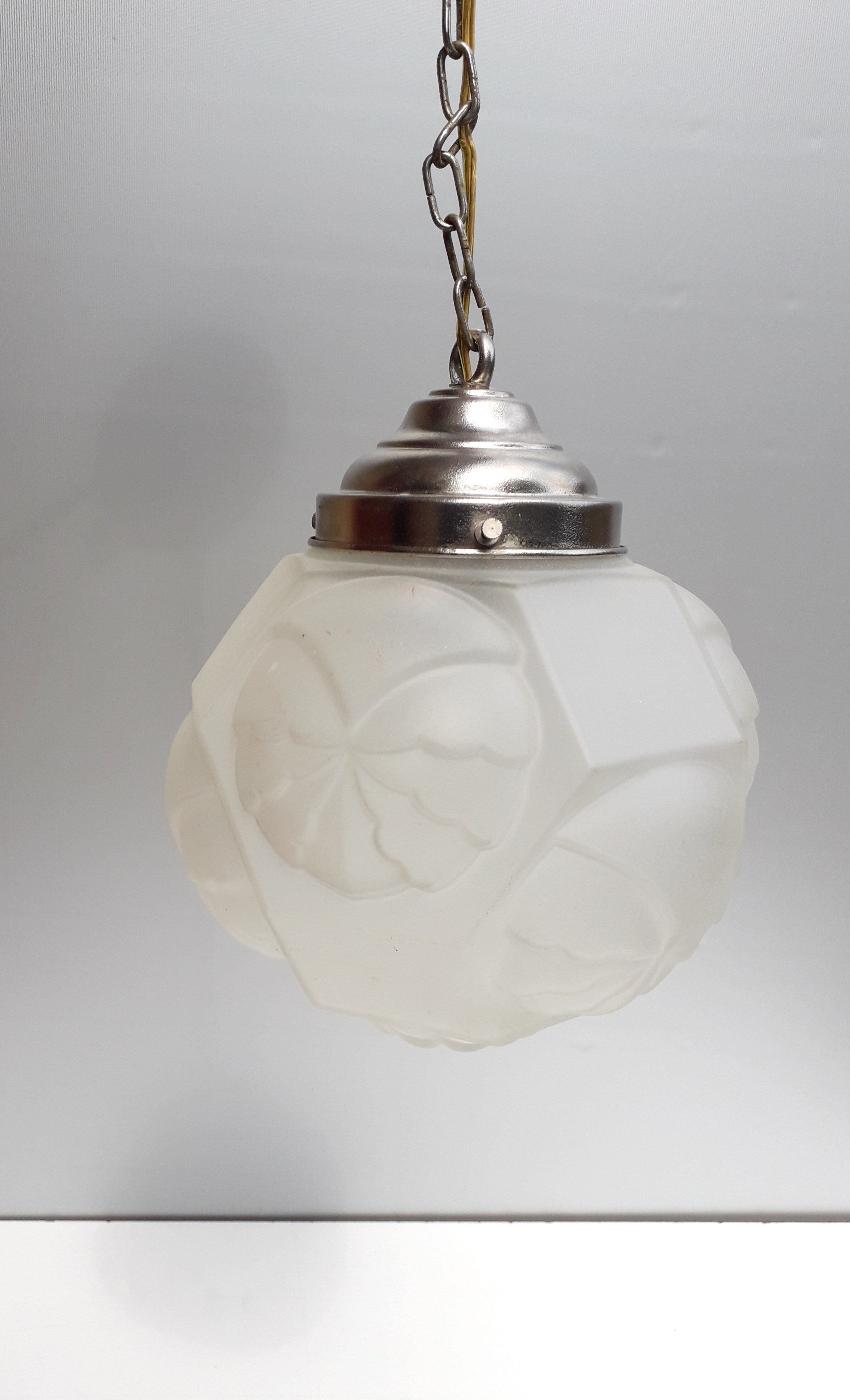 Suspension art déco globe verre moulé pressé 1930