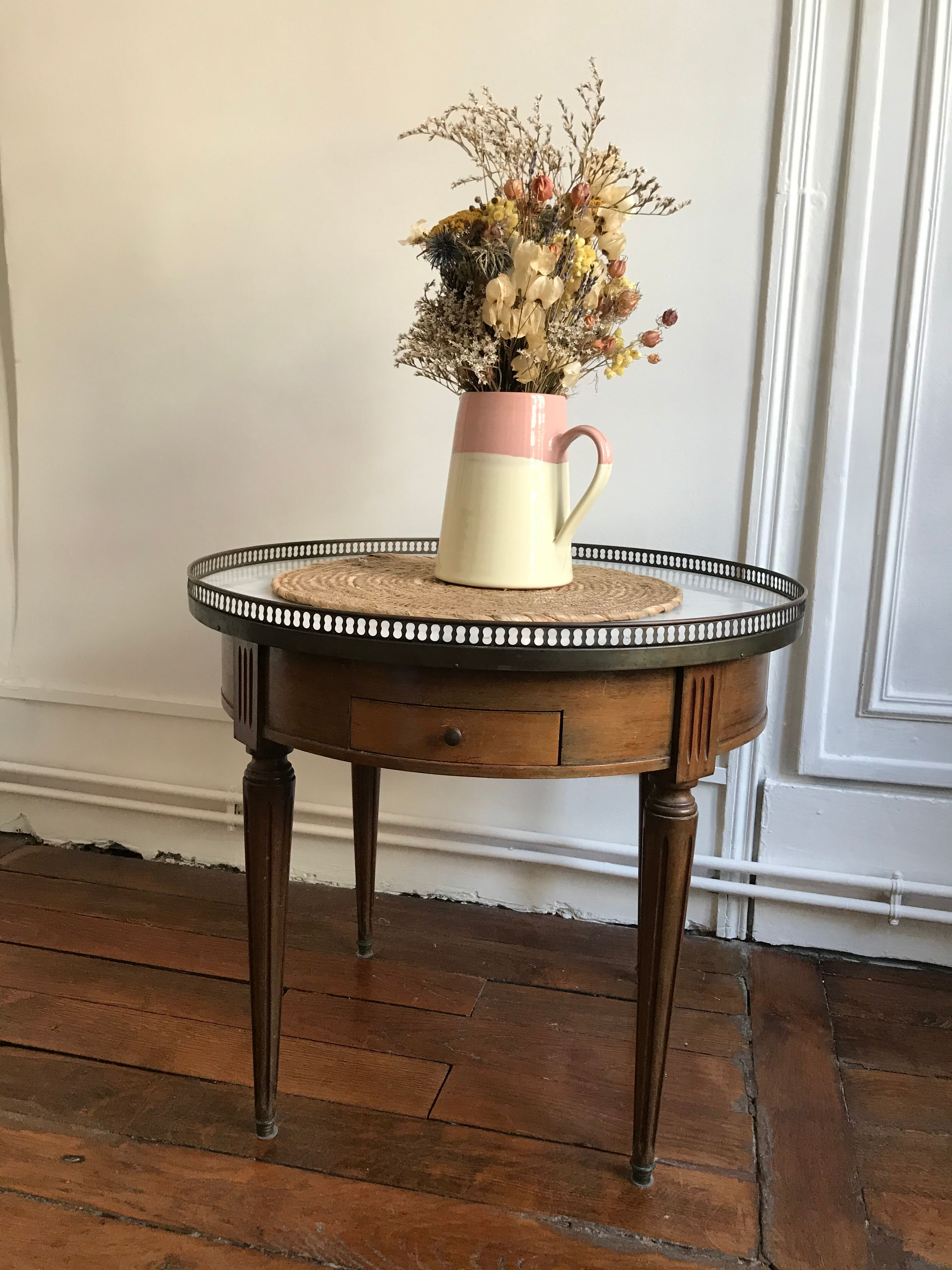 Louis XVI-style hot water table