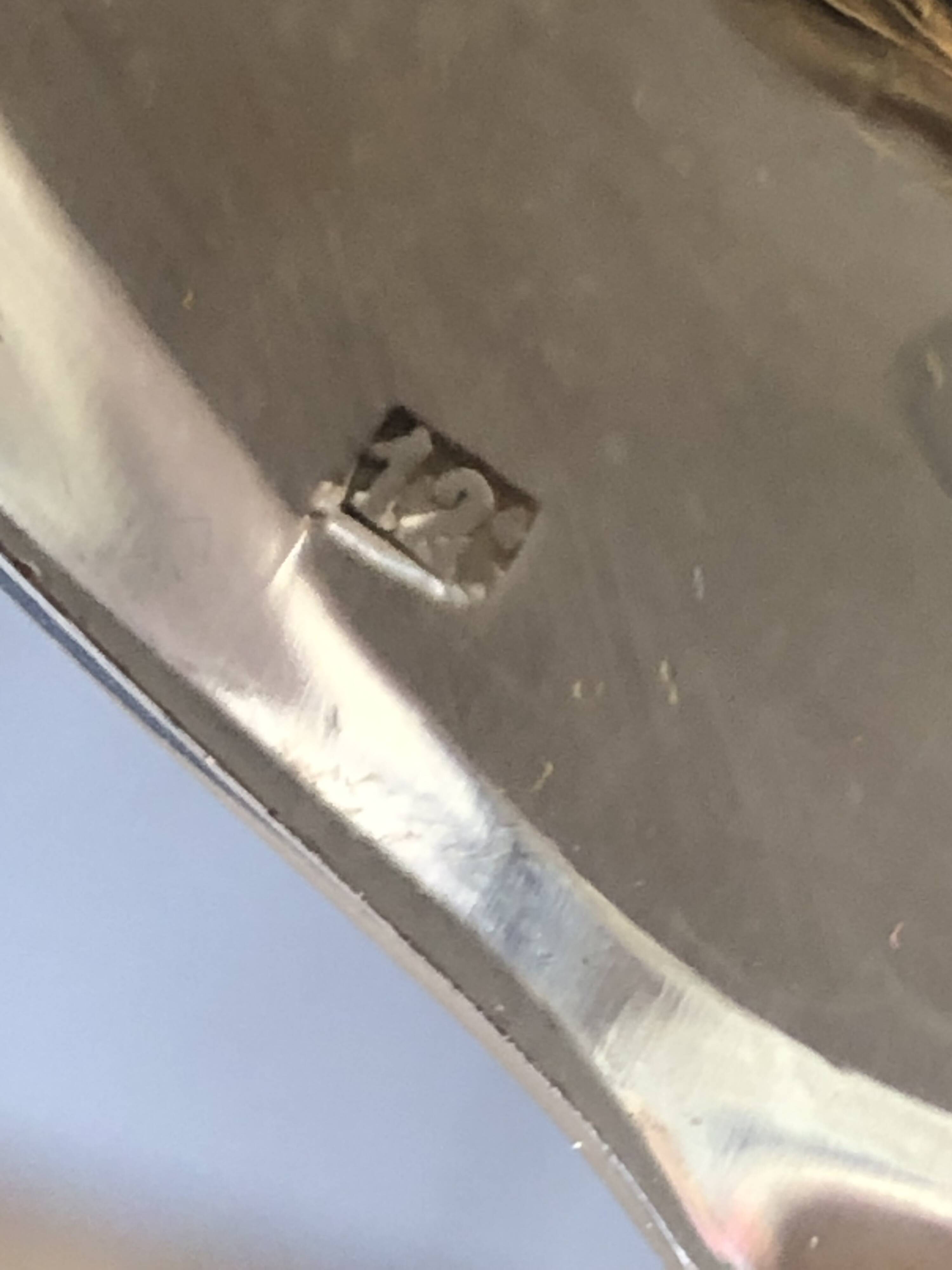 Service métal argenté 12 cuillères soupe, 12 fourchettes et louche.