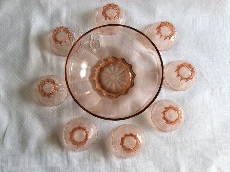Set of 8 vintage dessert bowls and its pink bowl 1960s