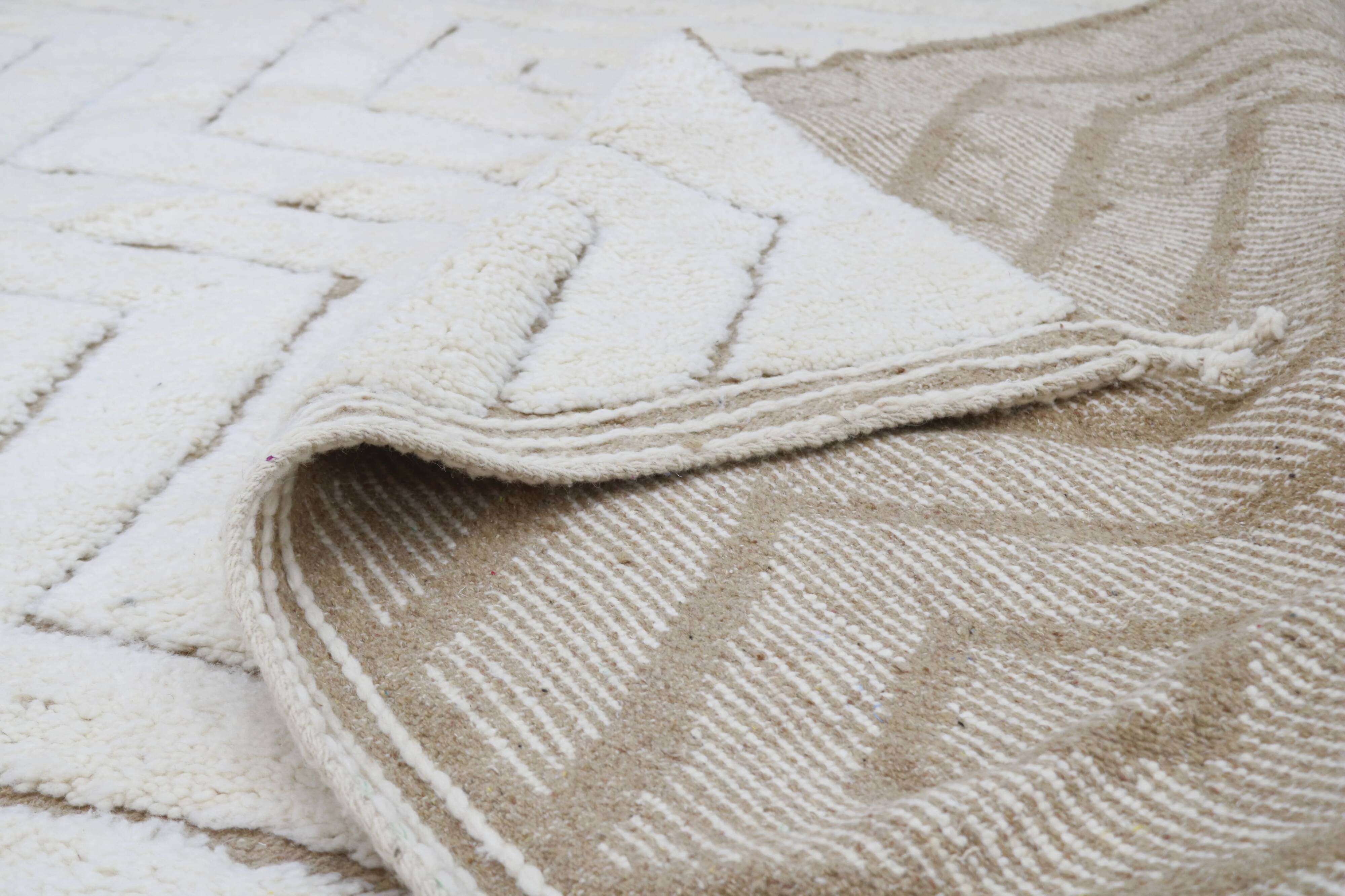 Large Beni Ouarain rug 325×200 – Handcrafted natural wool rug with soft diamond geometry, GO-946
