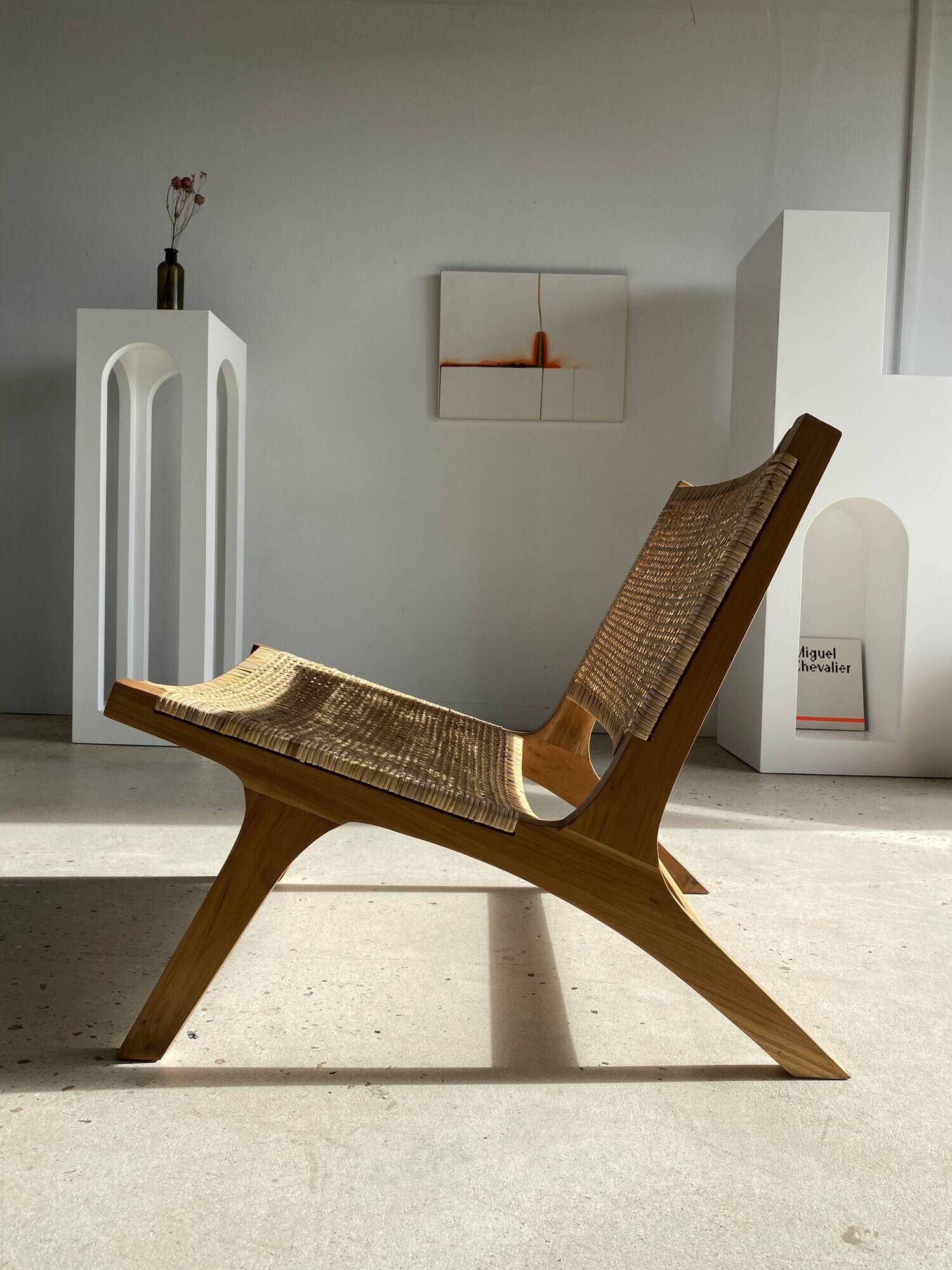 Reclining armchair in natural wood and woven rattan