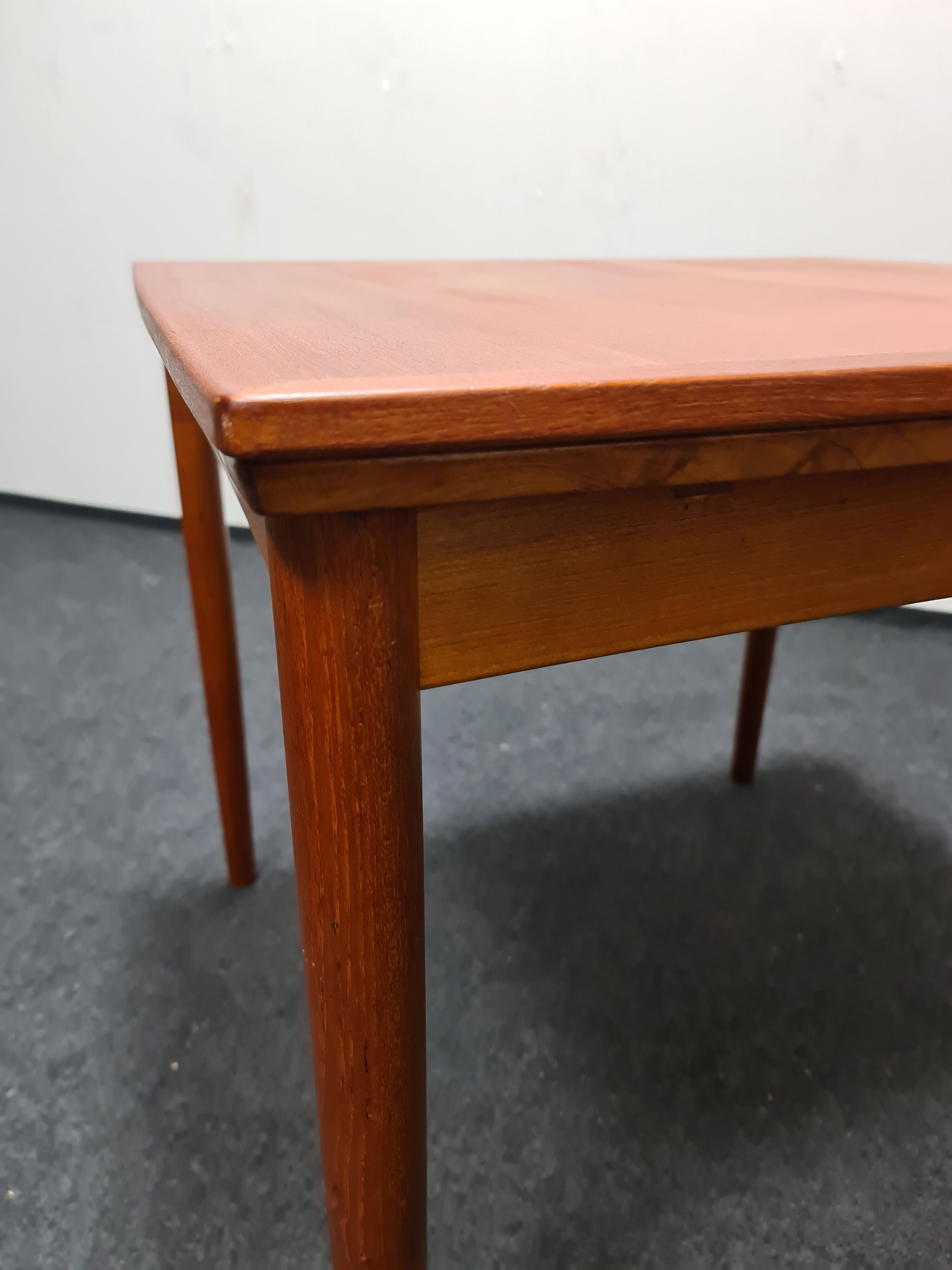 Table à manger en teck de design danois par Poul Hundevad