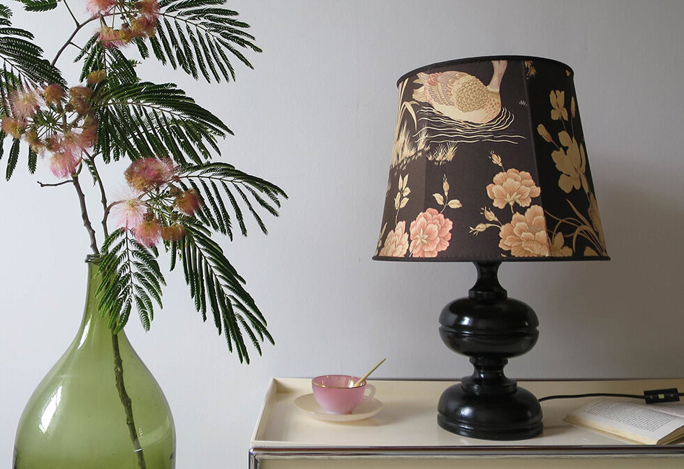 Lampe à poser pied bois noir