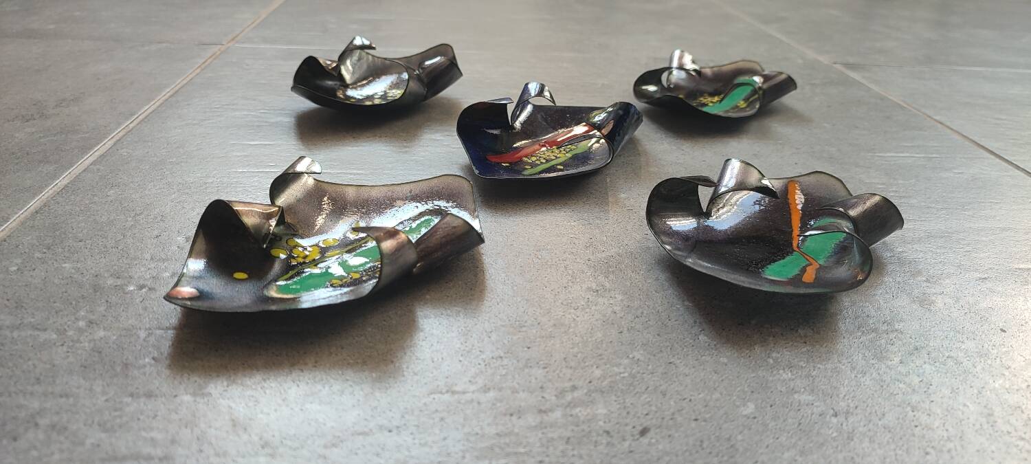 X5 pocket trays in enamelled metal, Italy, 1960s-70s.