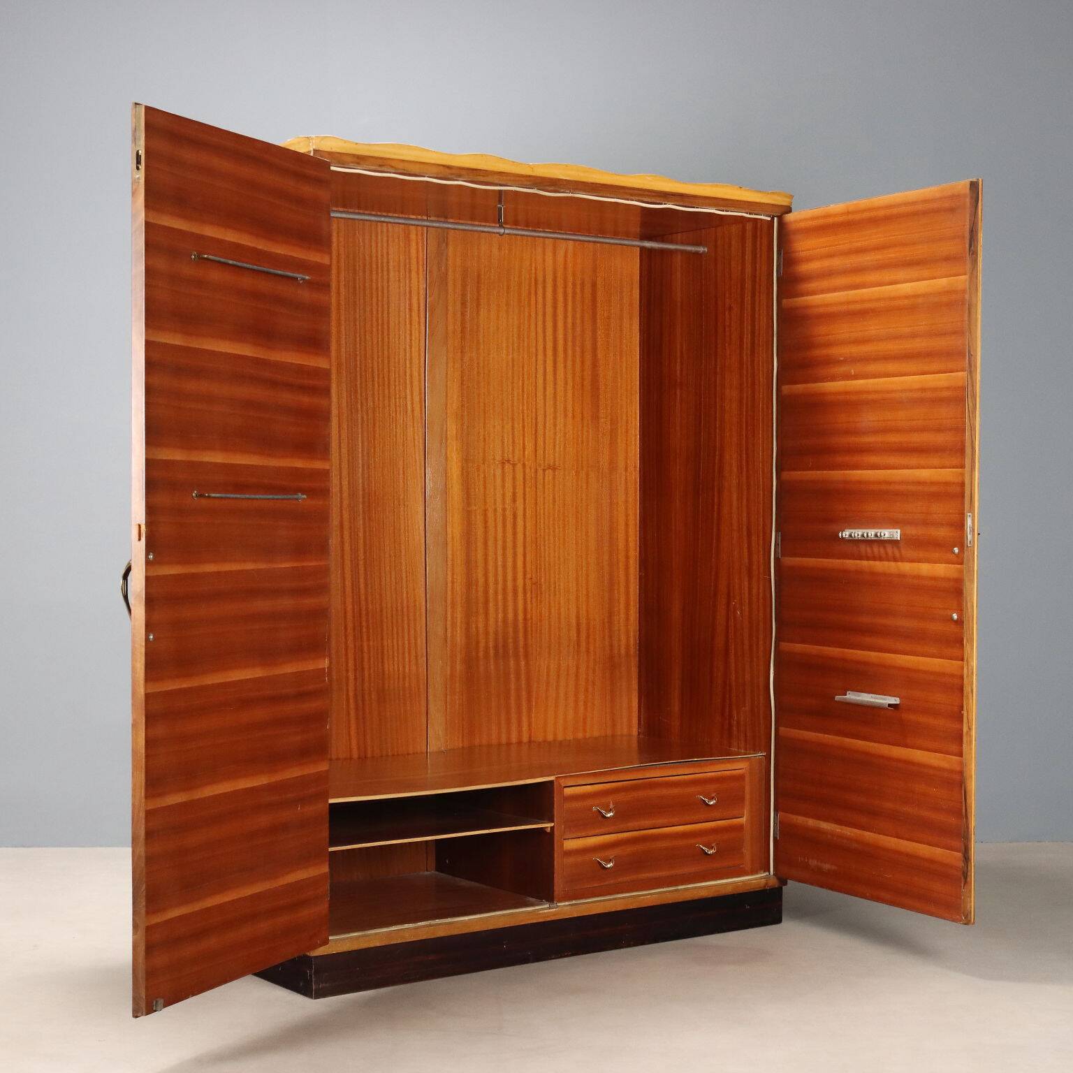Wardrobe cabinet from the 1940s