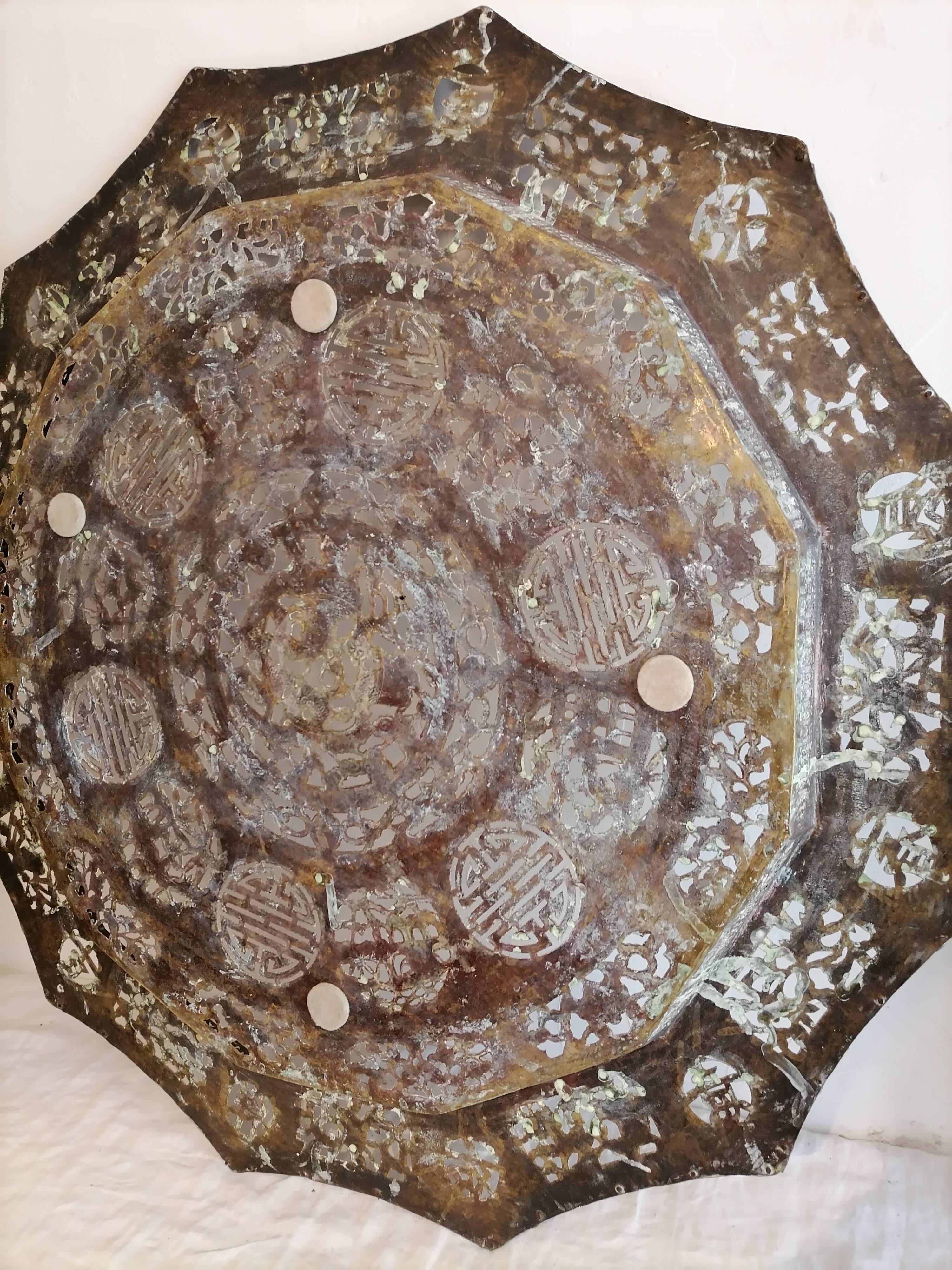 Openwork brass top. China 19 century. 12 sides. Asian art.