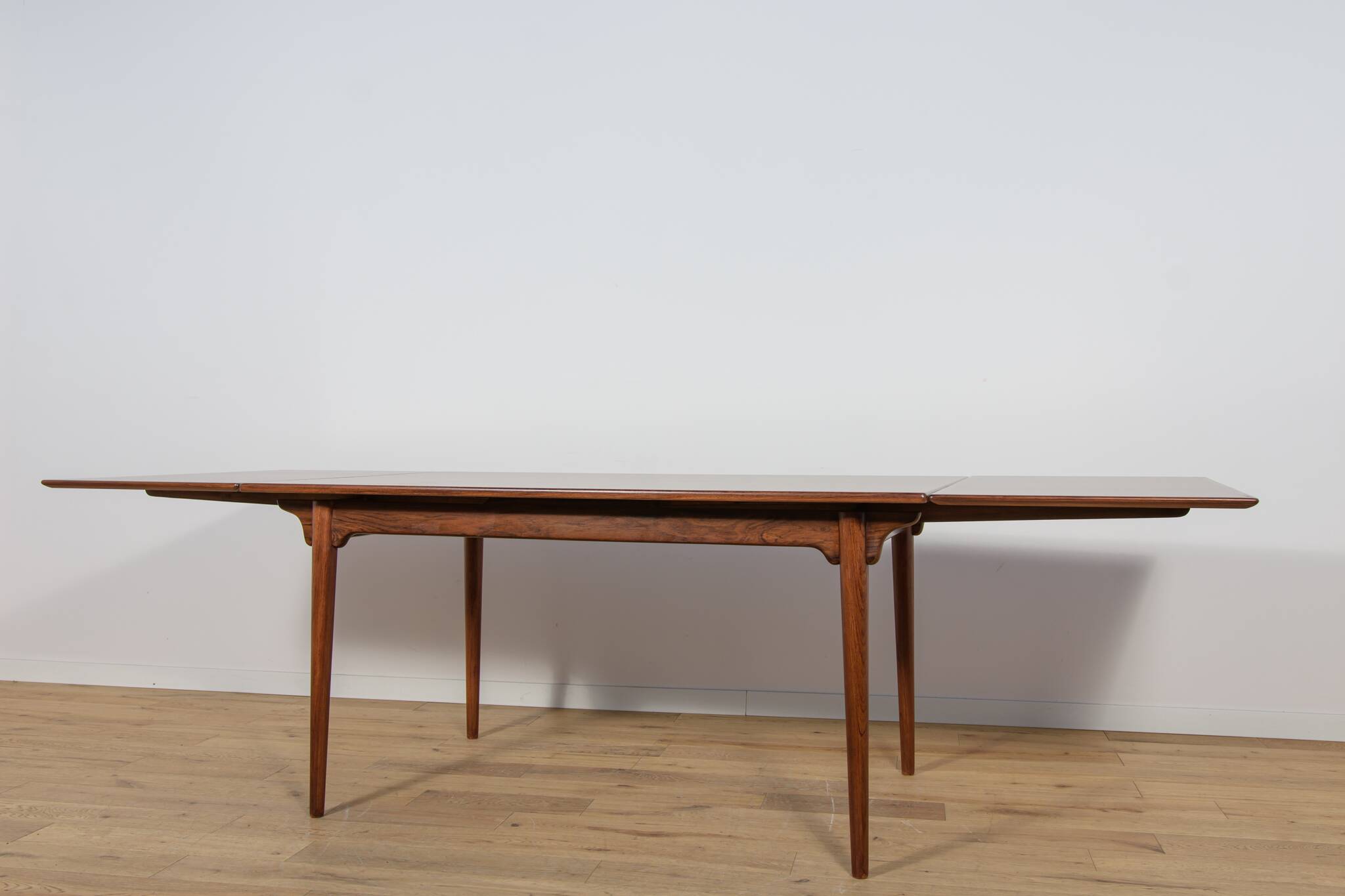 Mid-Century Modern Rosewood Dining Table Model 54 by Gunni Omann for Omann