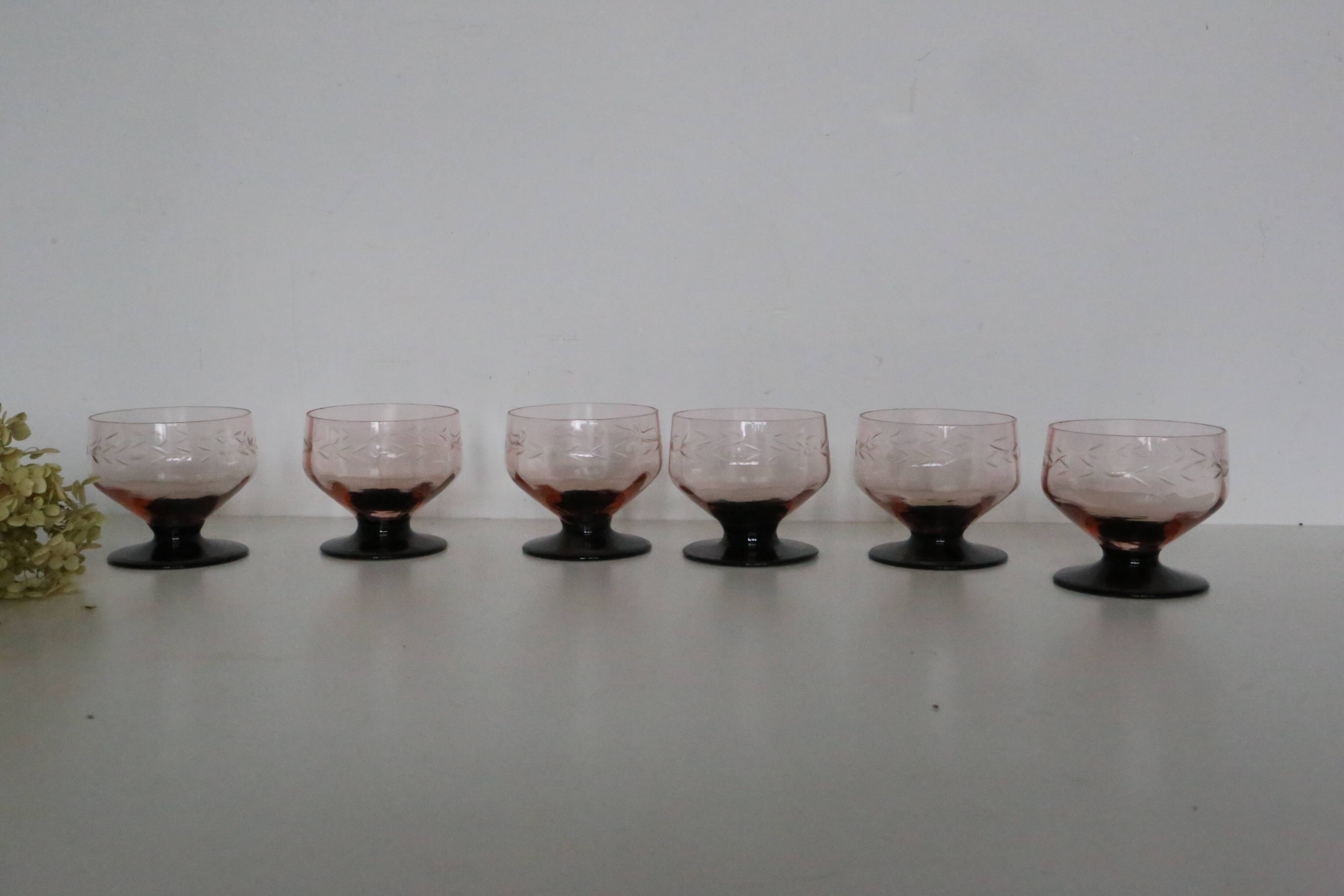 Set de 11 coupes à pied rose, vintage, 1950, mid century