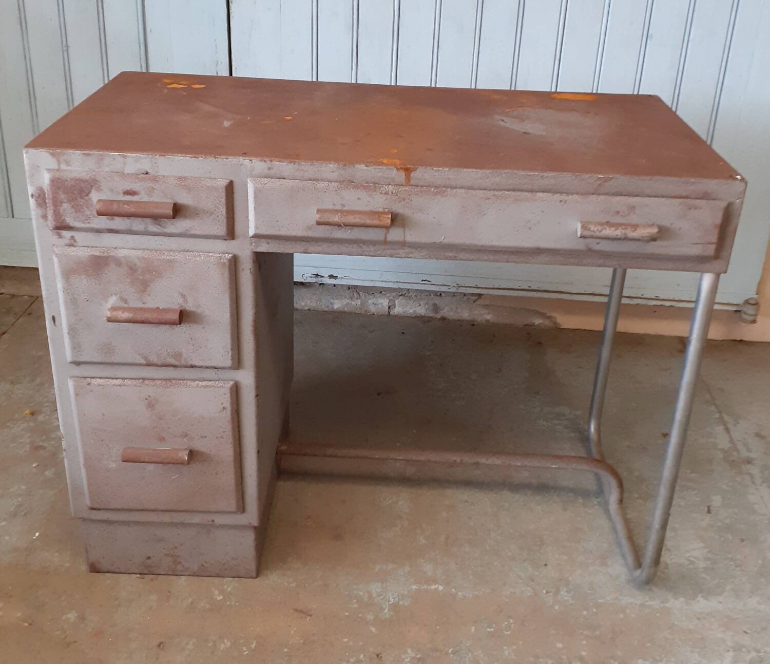 Metal dentist office.