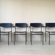 4 fauteuils empilables minimalistes en métal bleu et contreplaqué par Gijs van der Sluis