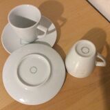 2 coffee cups and saucers