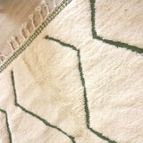 Magnificent Berber carpet Béni Ouarain green and white with diamonds and braided border