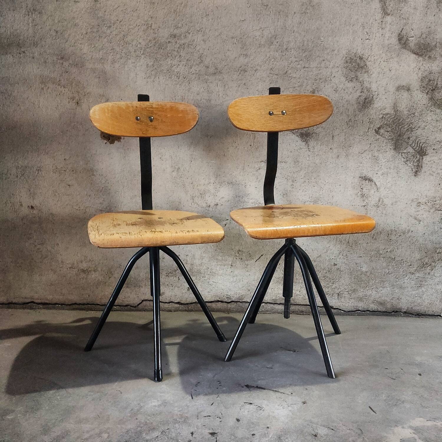 Chaise pivotante industrielle années 1960