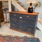 Meuble de métier grands tiroirs. Atelier de menuiserie, quincaillerie