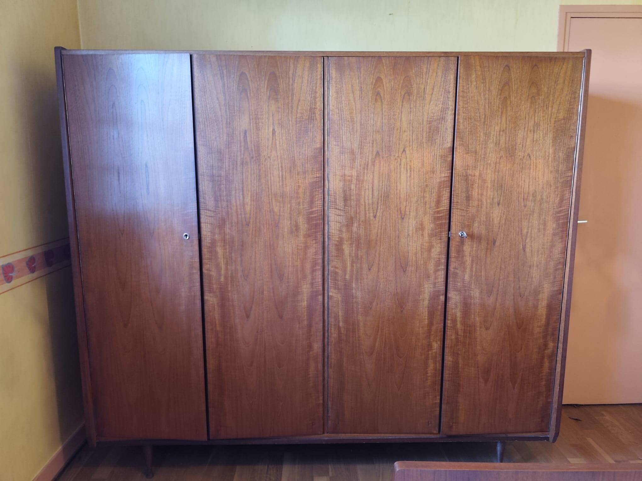 Armoire 4 portes design vintage années 60 | fabricant belge van pelt (signé