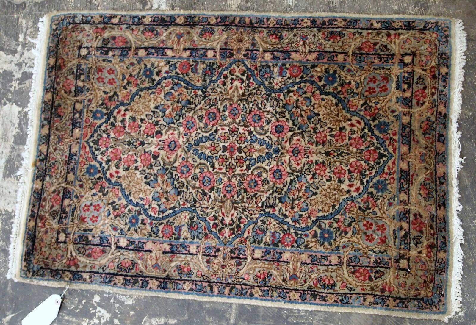 Handmade antique Persian Kerman rug 2.1' x 3.2' (64cm x 97cm) 1920s - 1B704