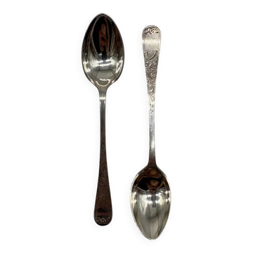 Service of 12 silver-plated metal coffee spoons with tongs and box from around 1900.