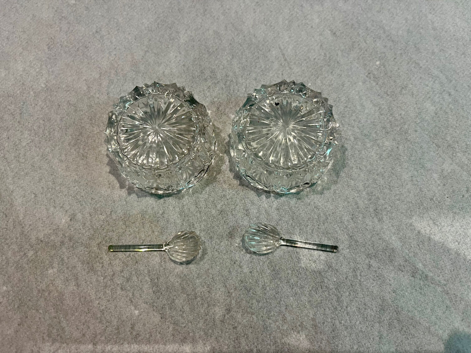 Crystal and silver-plated salt and pepper set