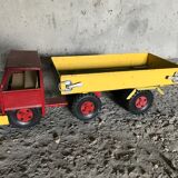 Former 50s metal dump truck vintage