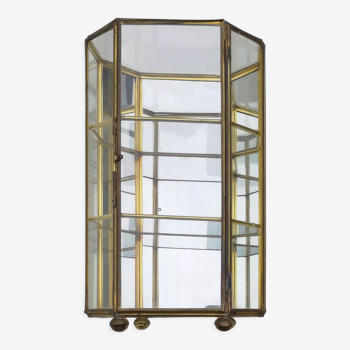 Vintage showcase in brass, glass and mirrors