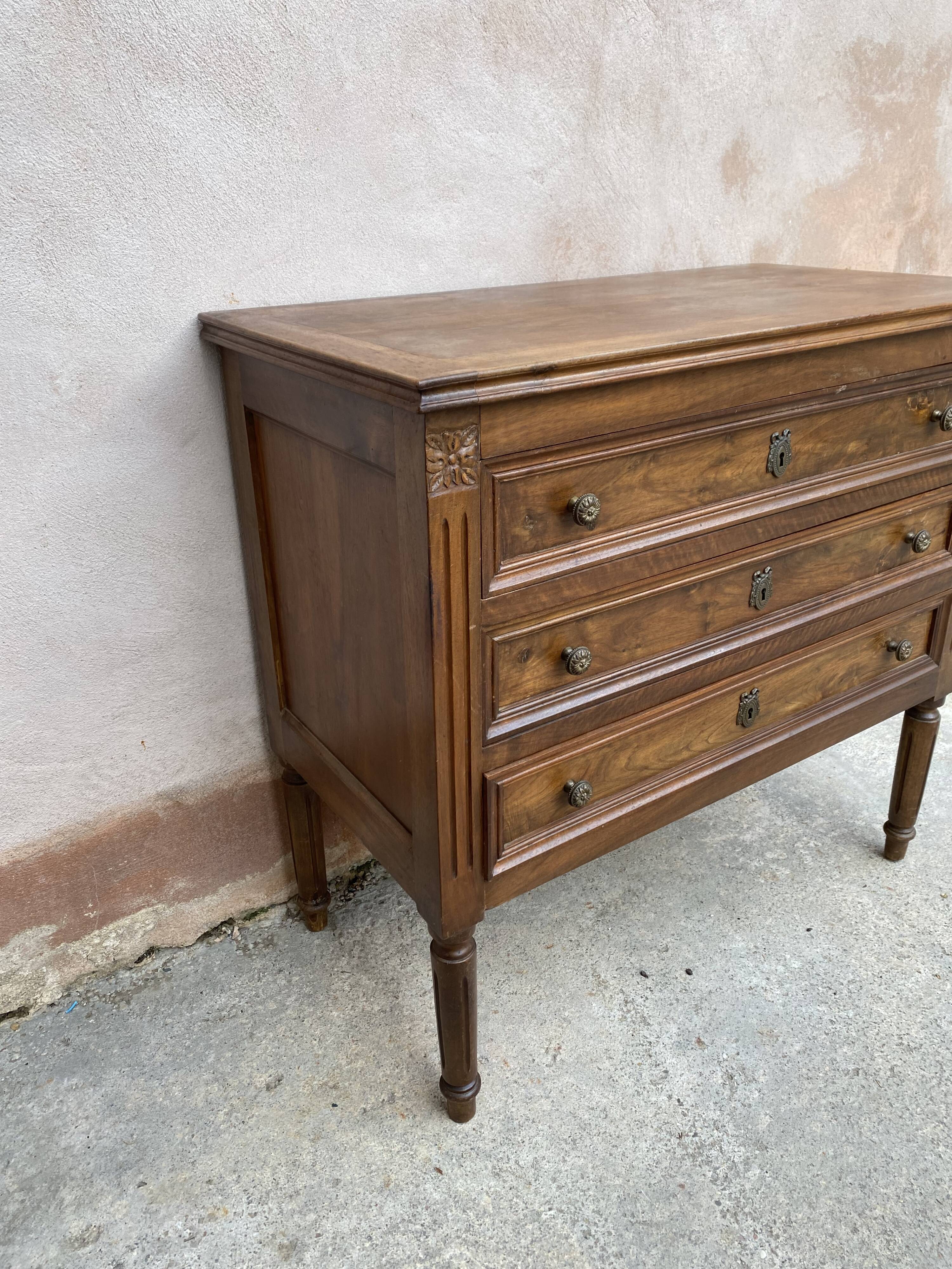 Antique chest of drawers