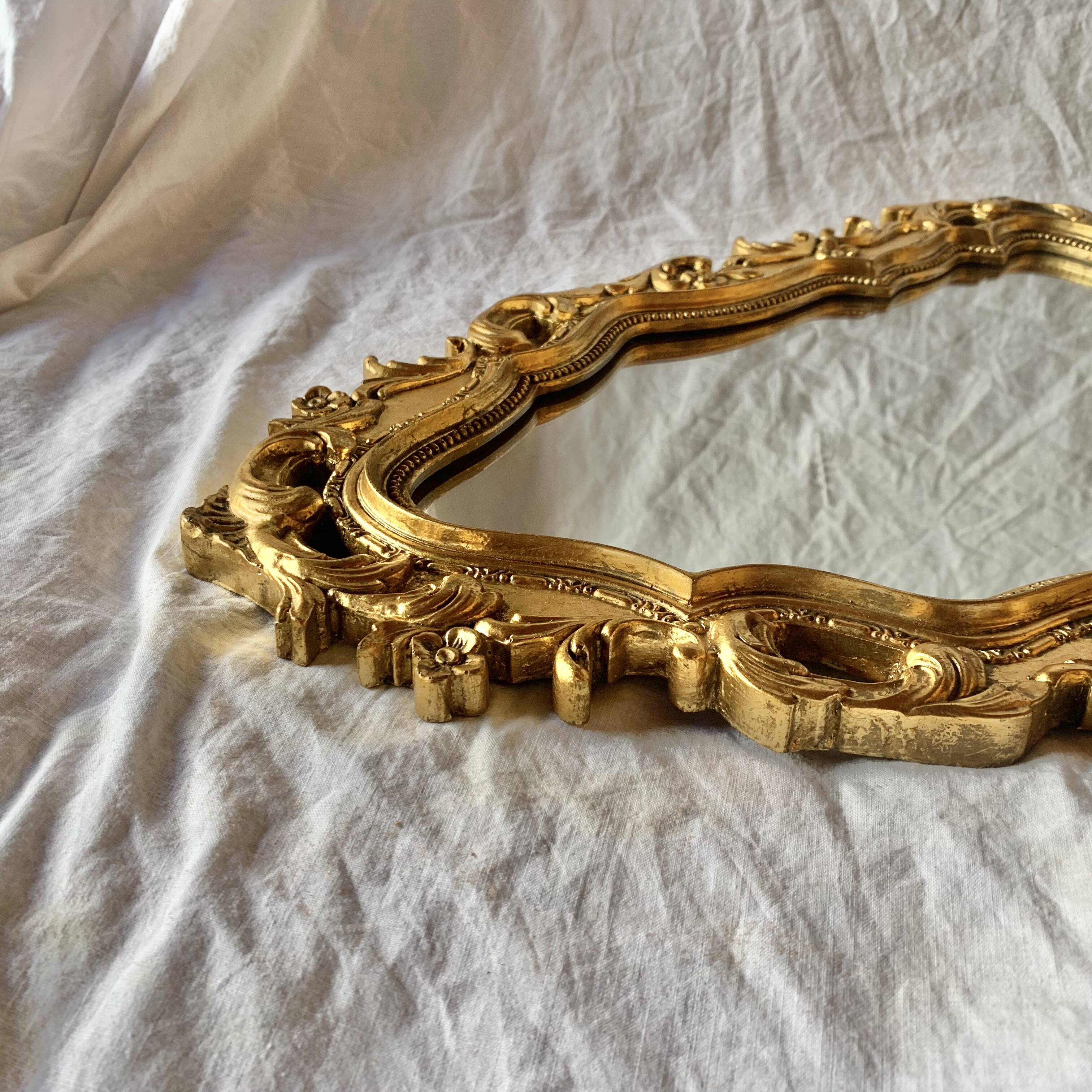 Old mirror in golden resin - 43 x 68 cm