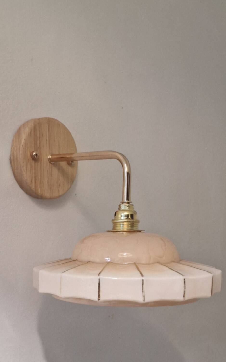 Art Deco wall lamp in marbled pink Clichy glass