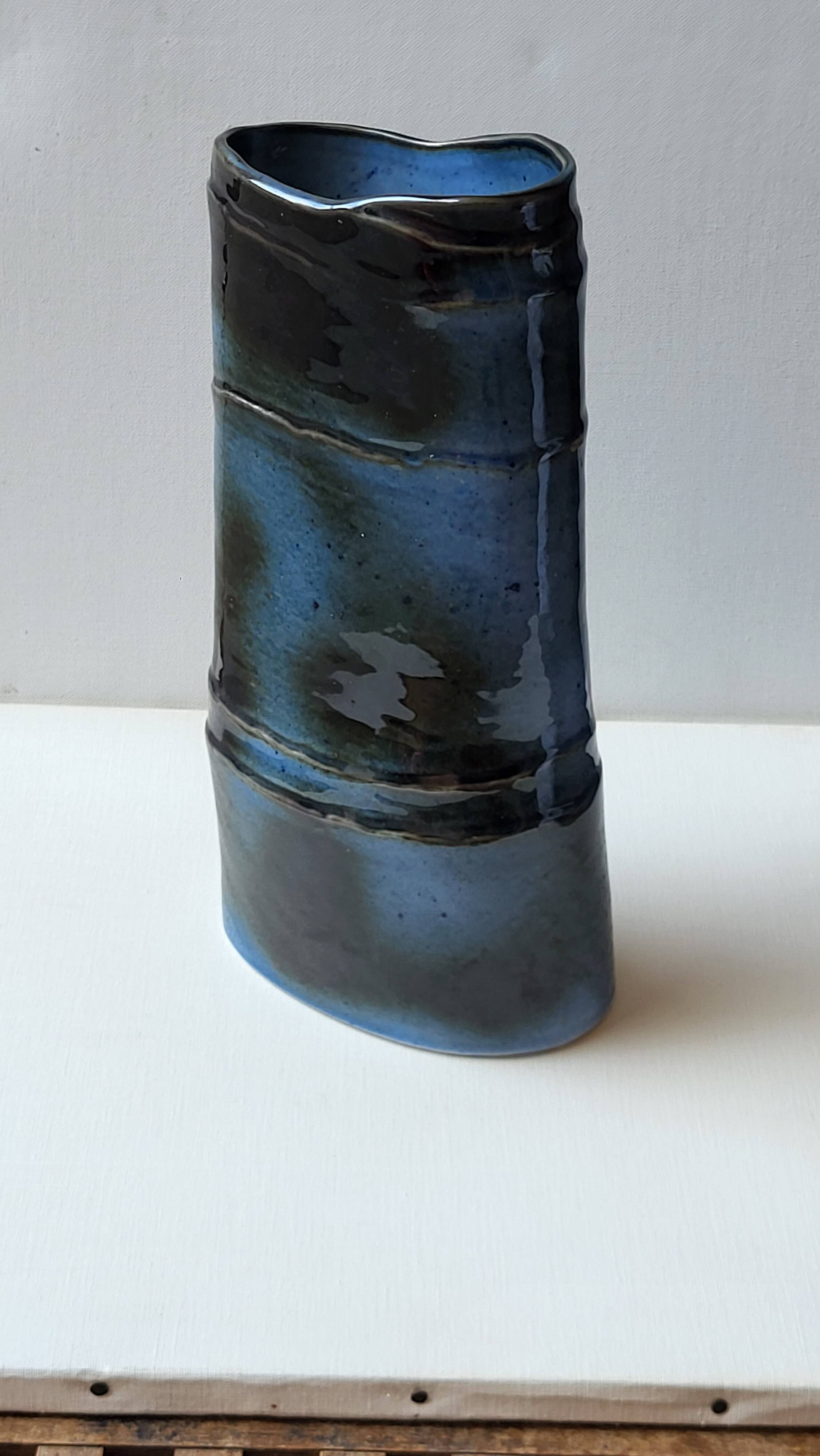 Virebent ceramic vase
