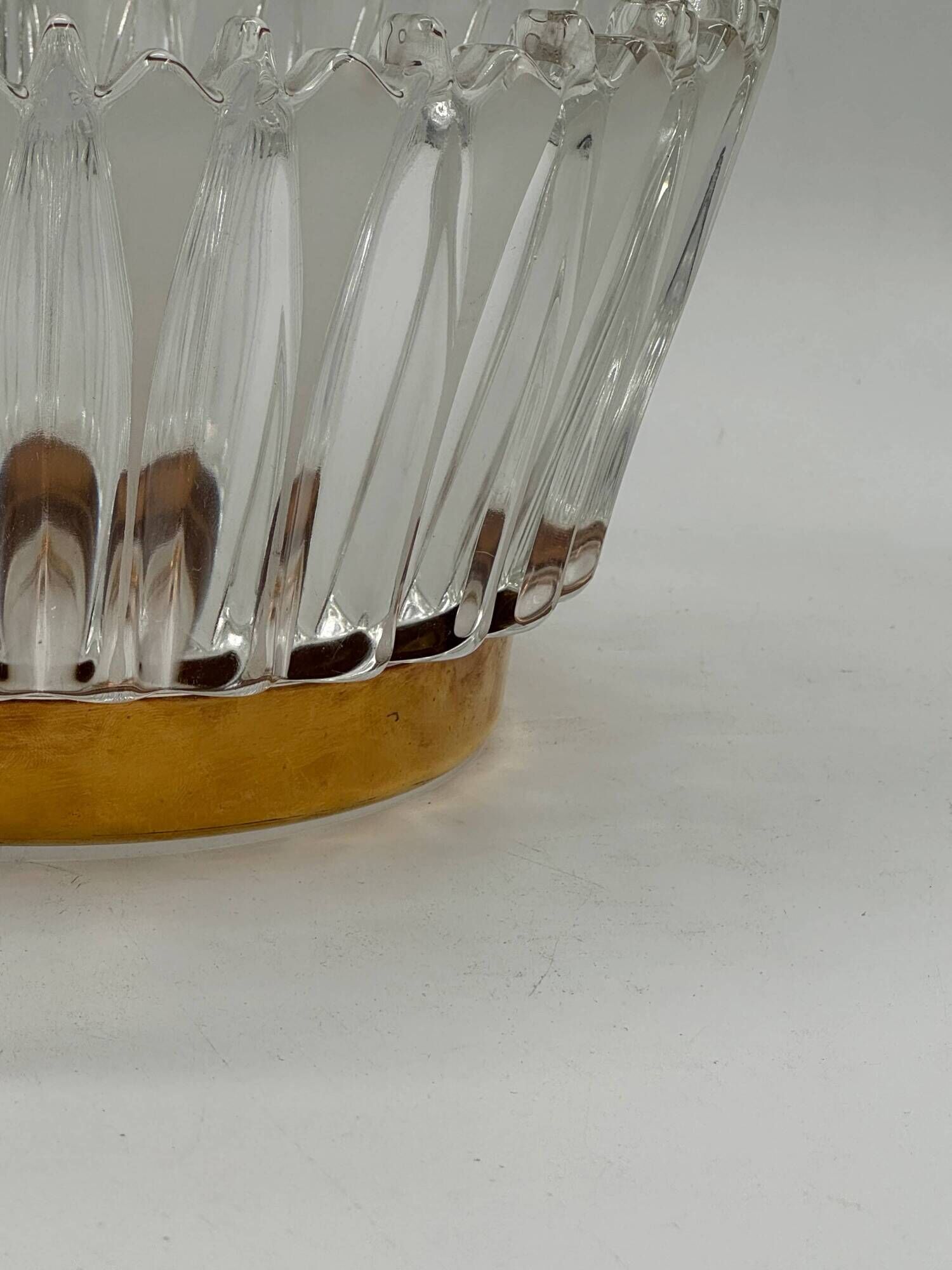 Crown coupe in ribbed glass with a brass base.