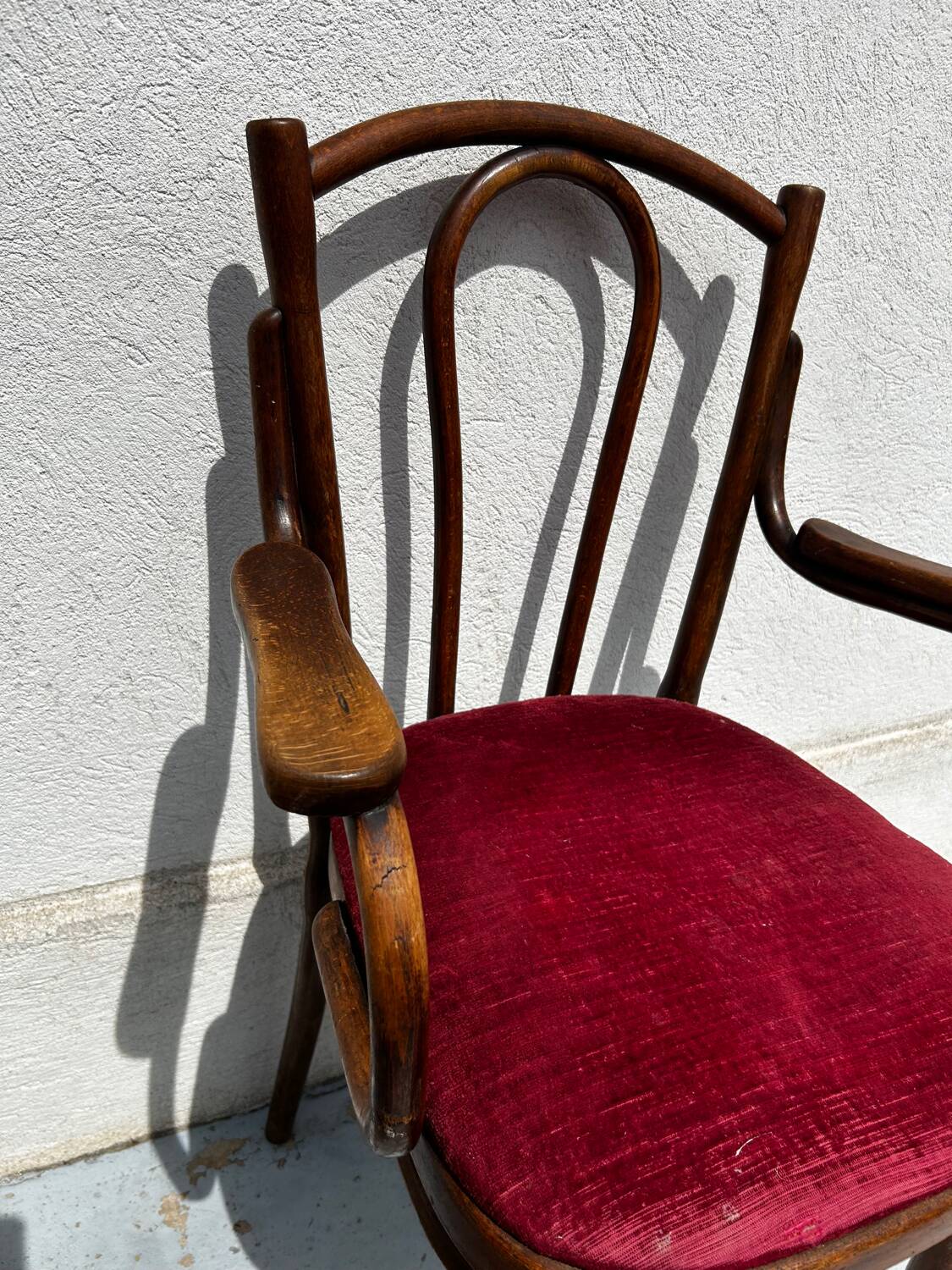 Fauteuil Thonet Wien bistrot en bois cintré, assise velours – circa 19