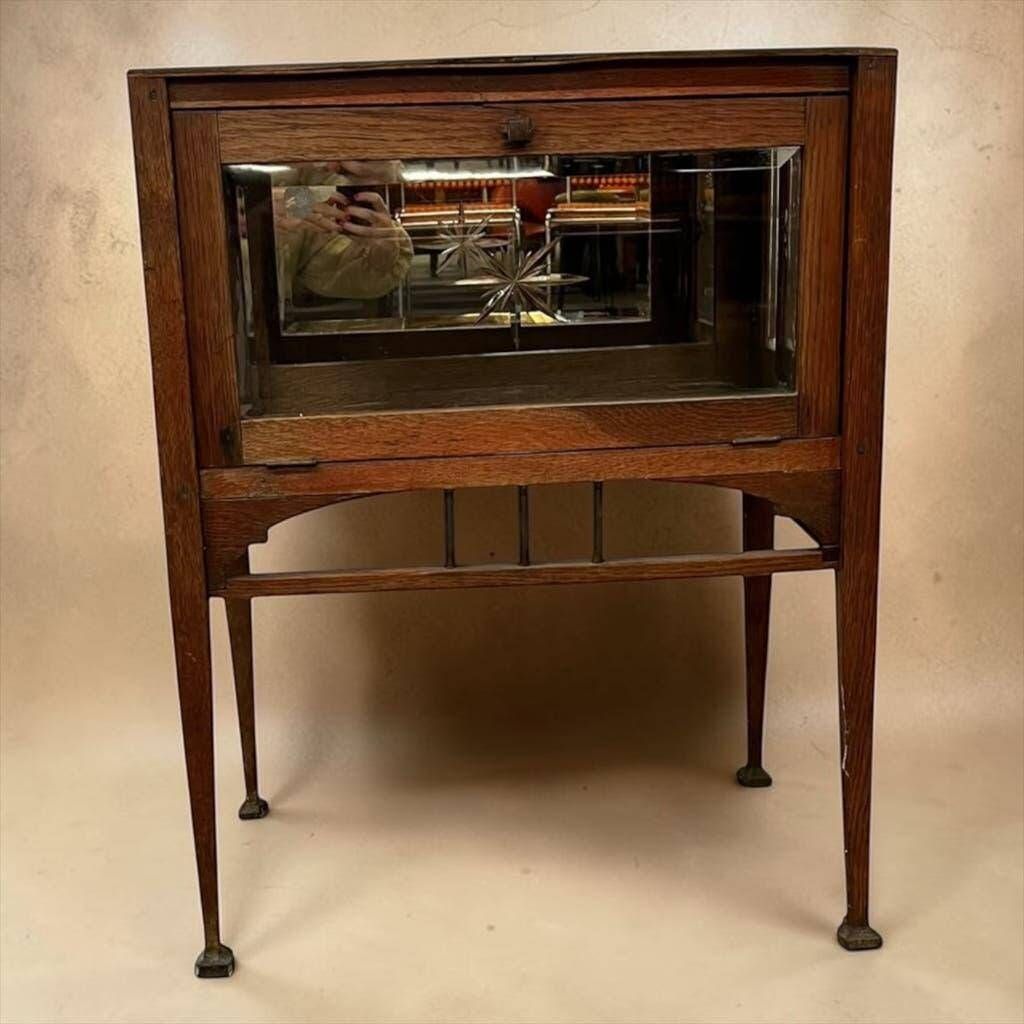 Vintage wooden tea cabinet/display shelf.