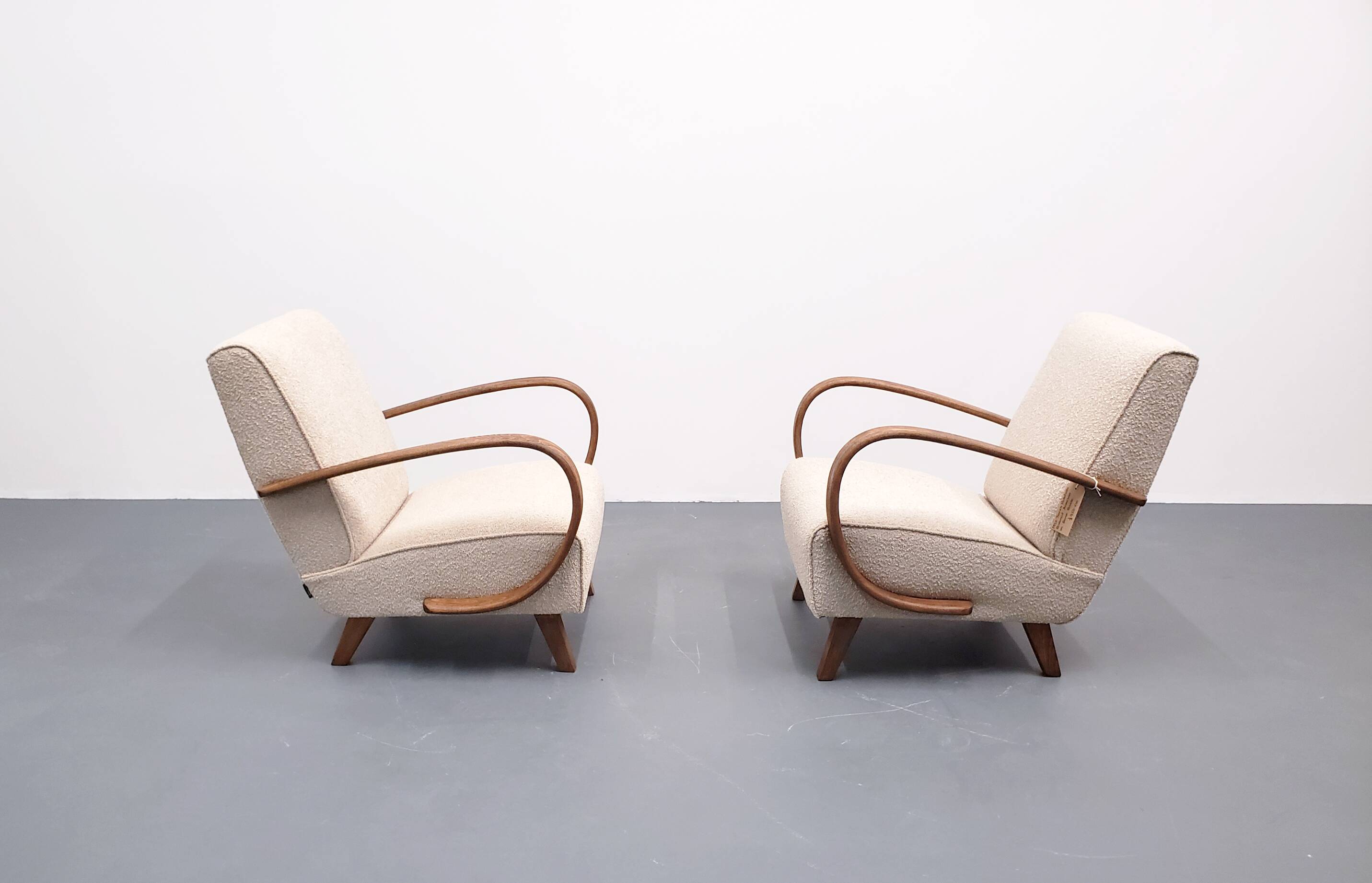 1930 Jindrich Halabala Bentwood Armchair in Beige Buckle